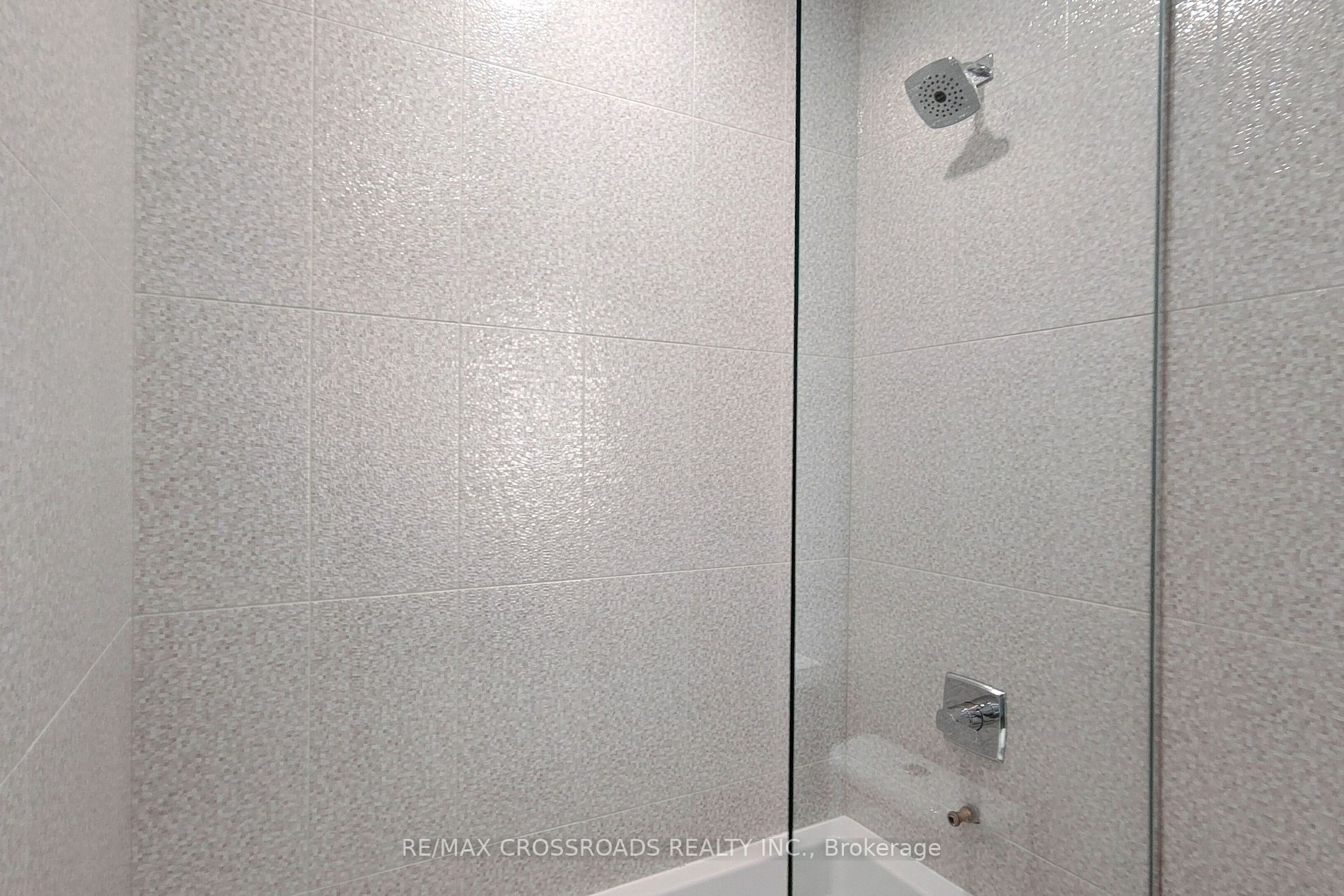 575 Bloor St E, #305