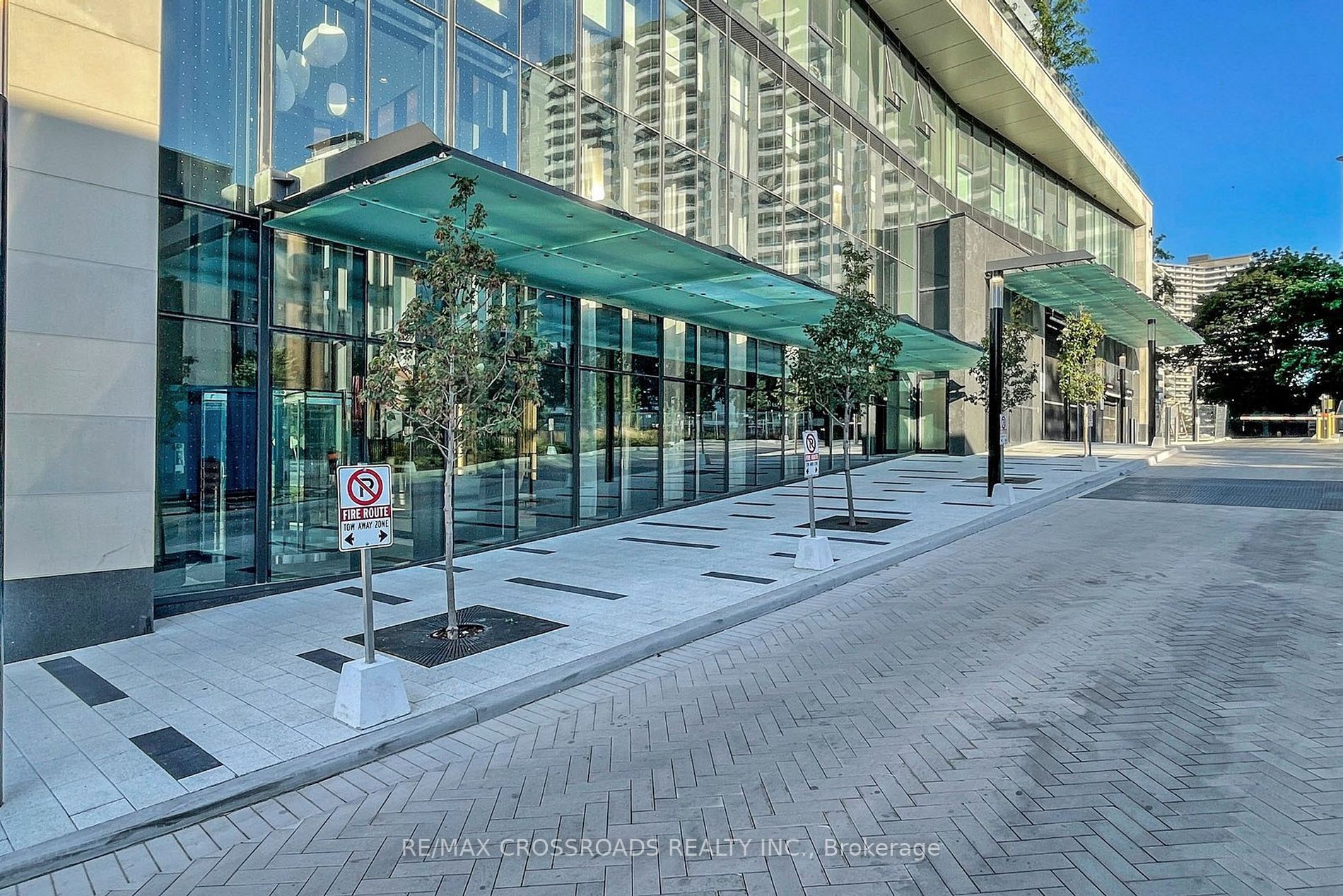 575 Bloor St E, #305