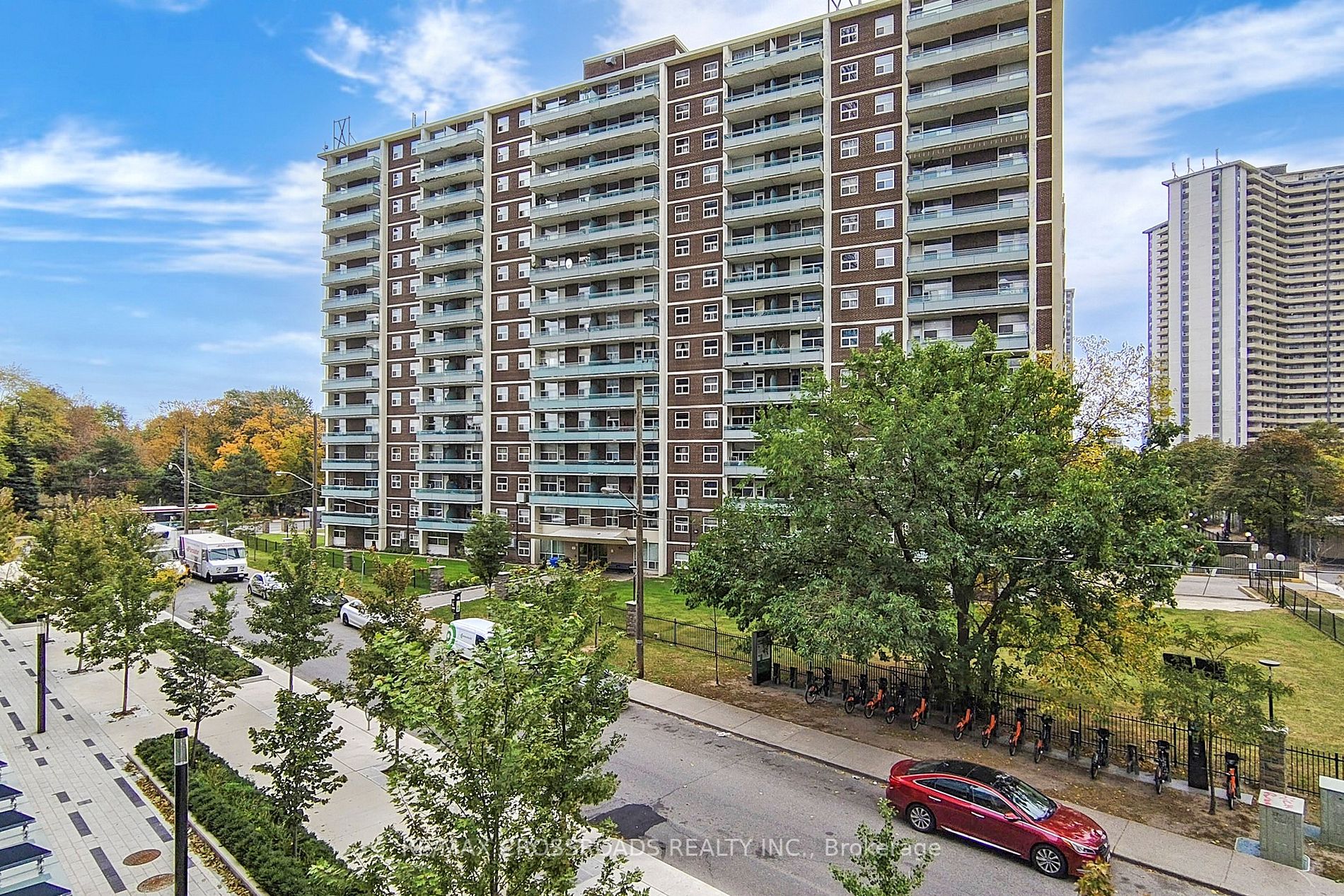 575 Bloor St E, #305