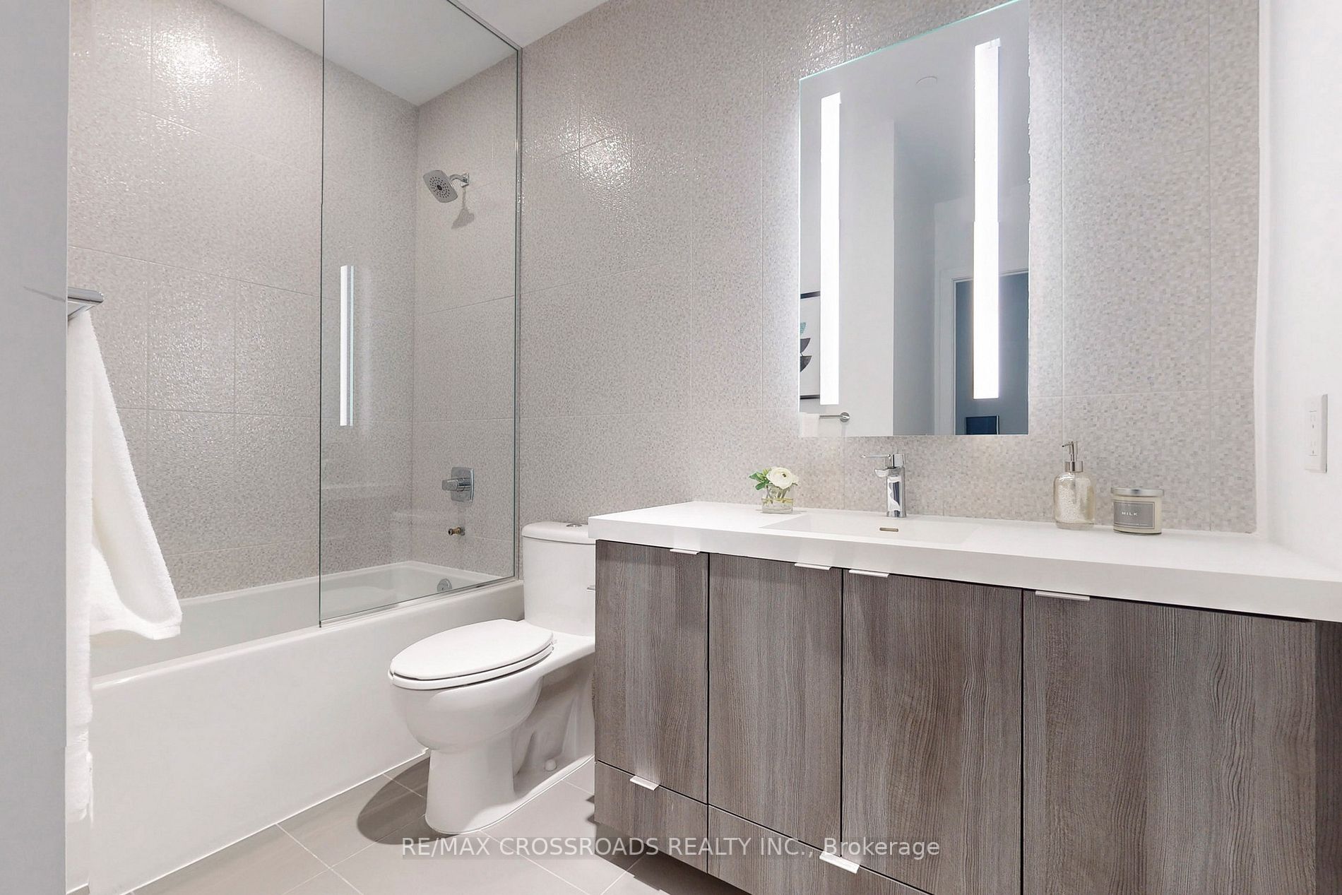 575 Bloor St E, #305