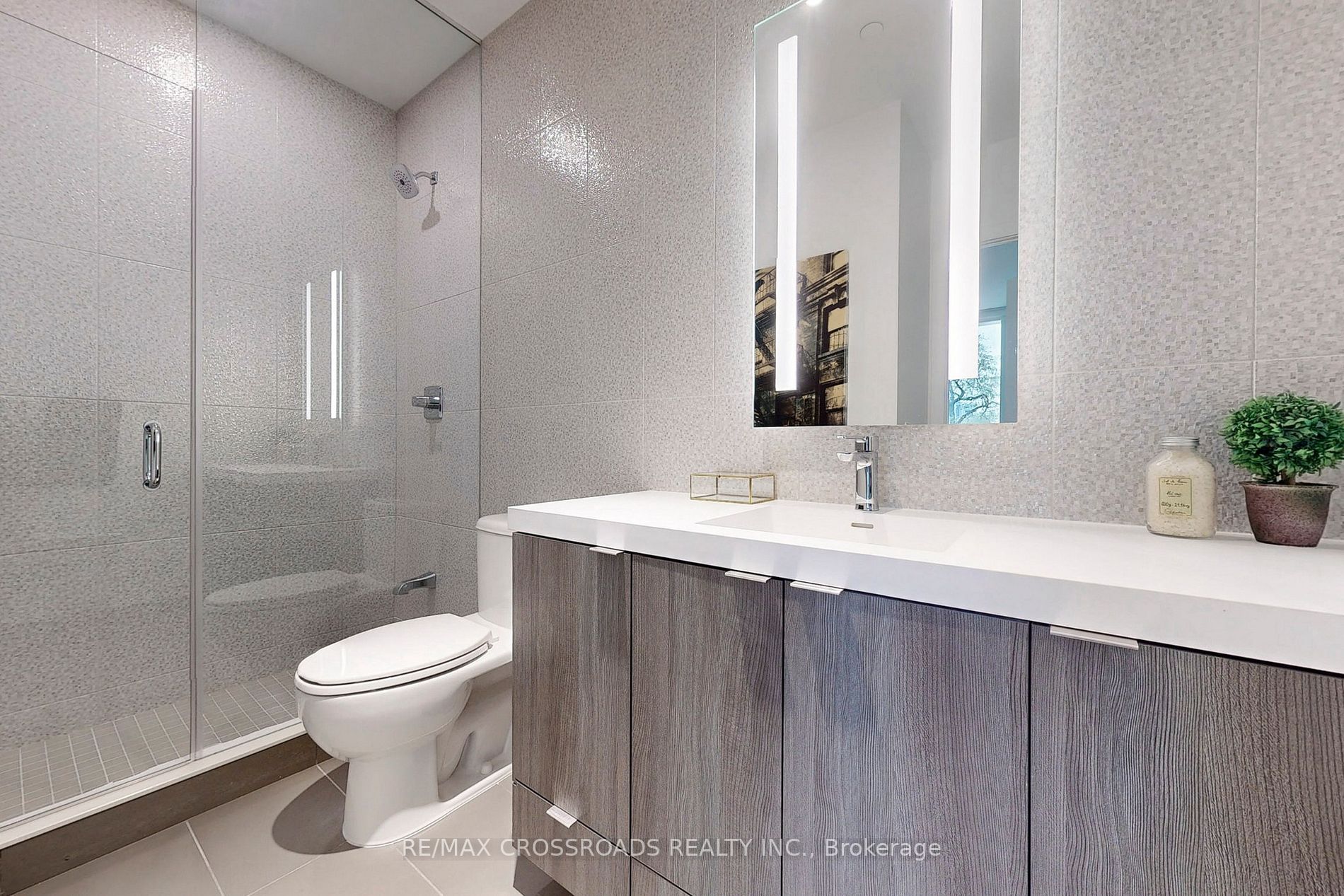 575 Bloor St E, #305