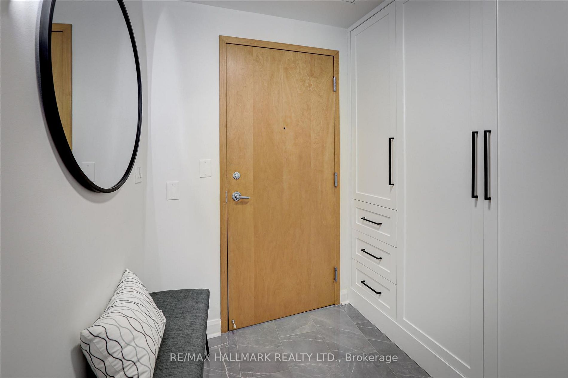 700 King St W, #708