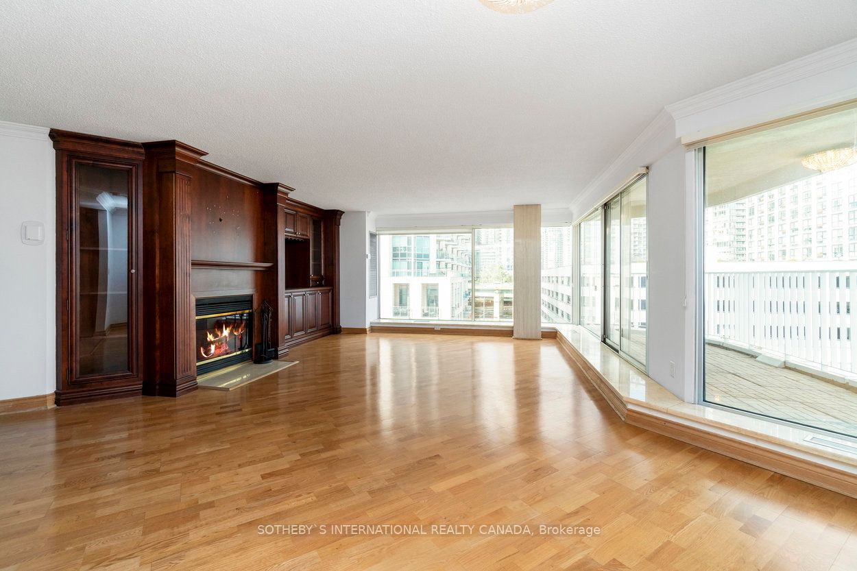 401 Queens Quay W, #512