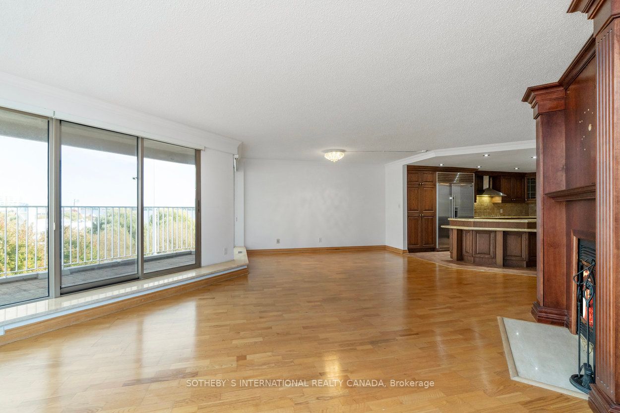 401 Queens Quay W, #512