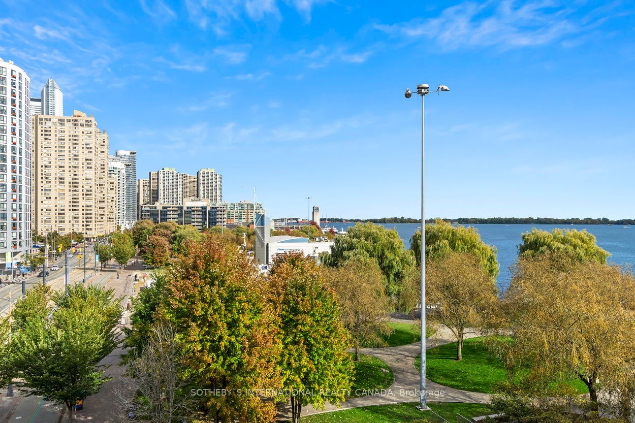 401 Queens Quay W, #512