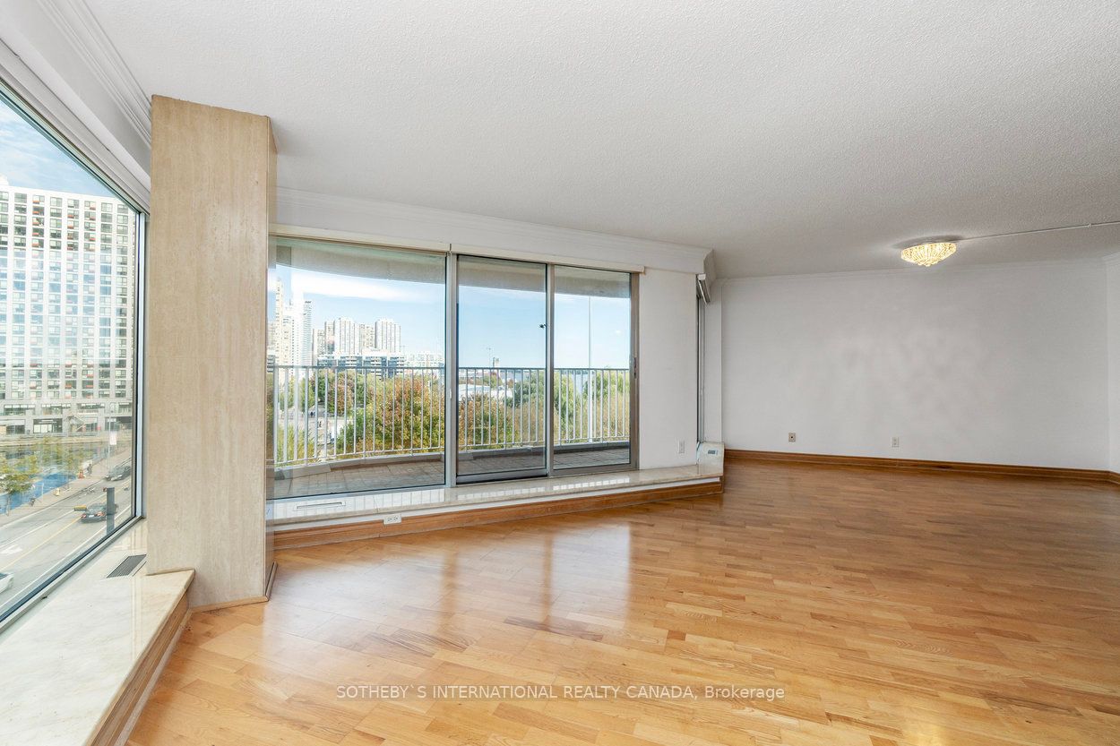 401 Queens Quay W, #512