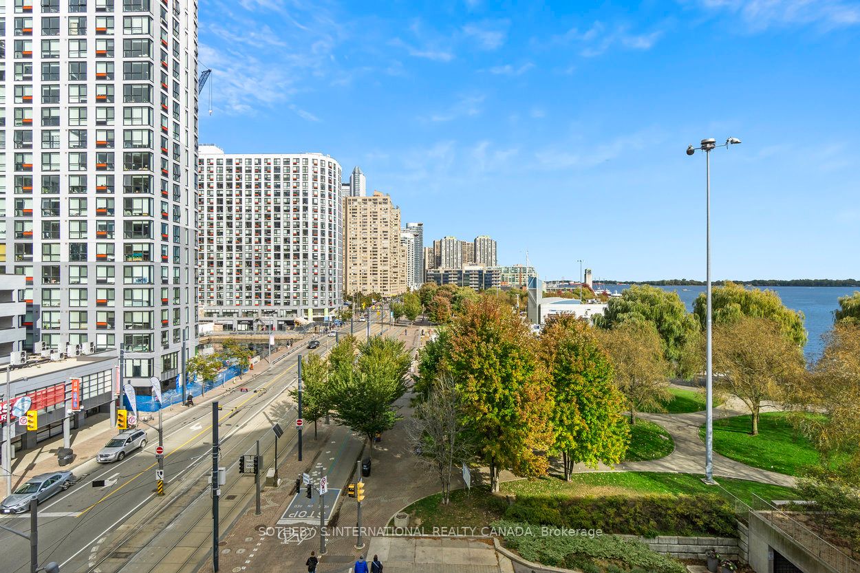 401 Queens Quay W, #512