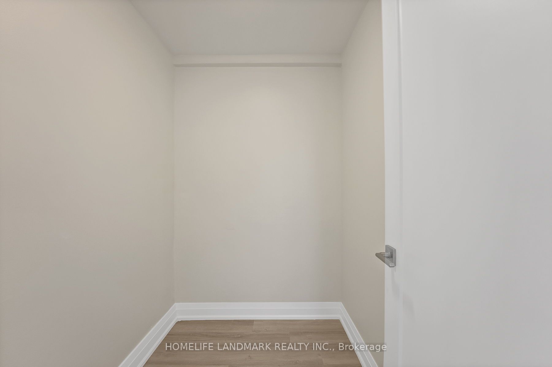 699 Eglinton Avenue W, #104