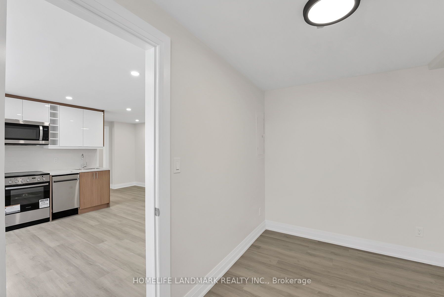 699 Eglinton Avenue W, #104