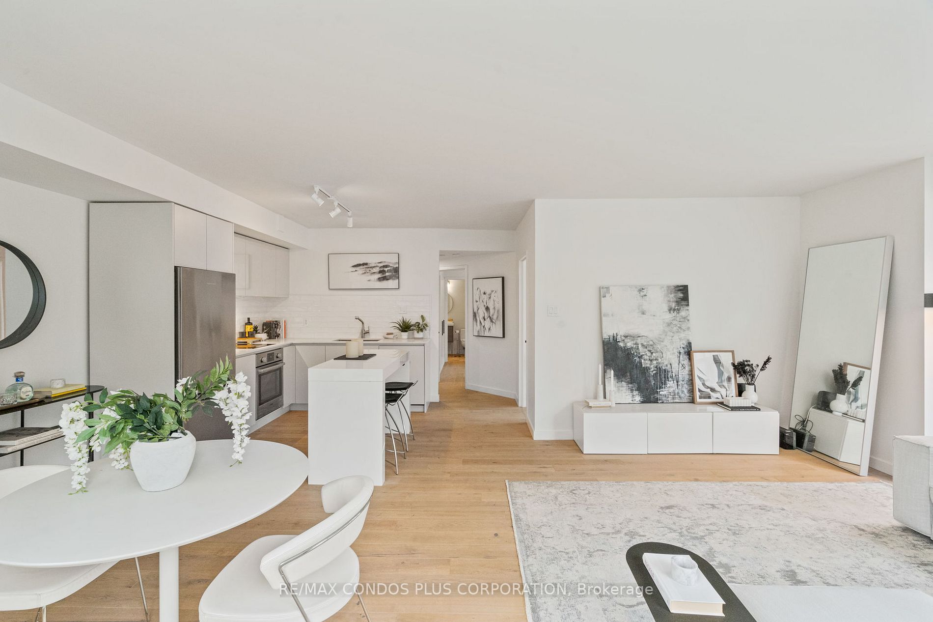 77 Harbour Sq, #502