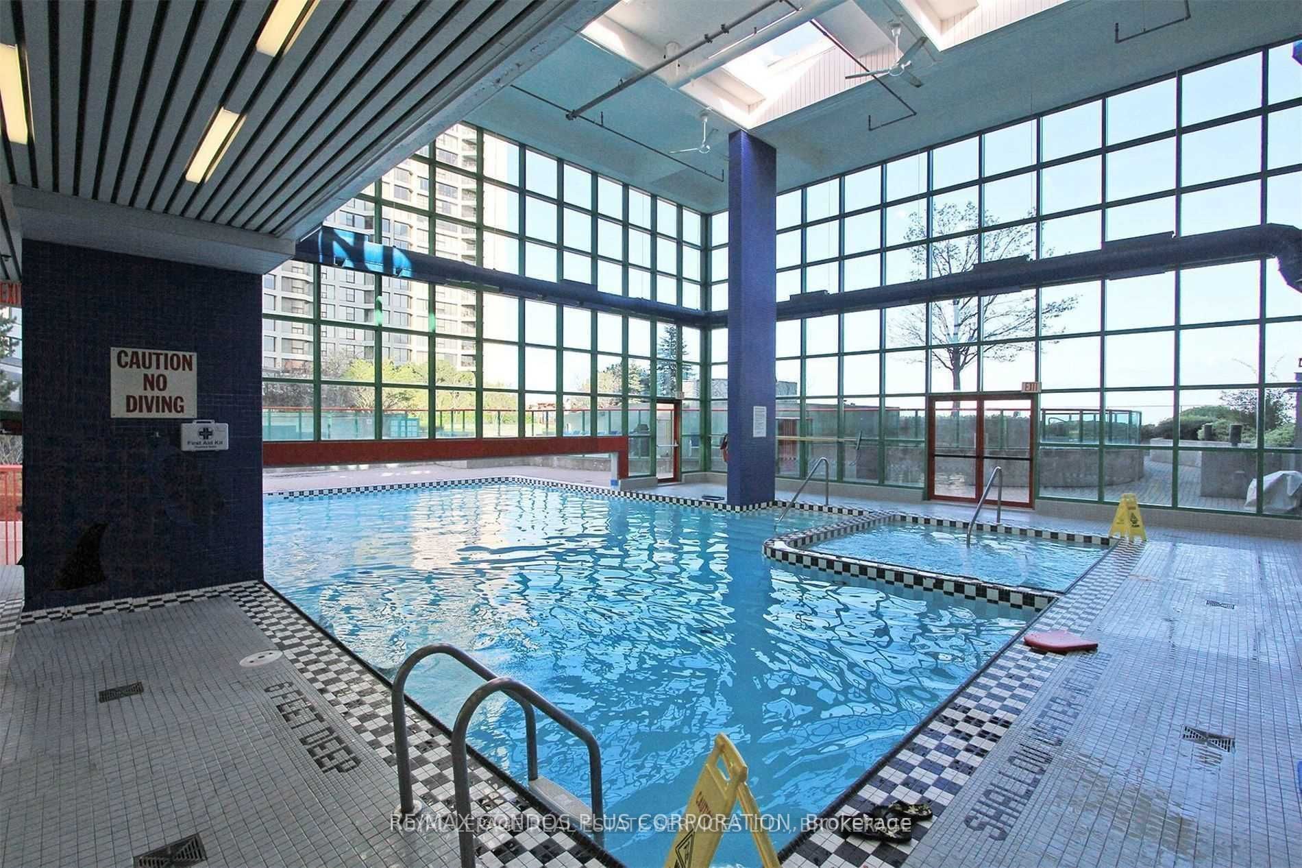 77 Harbour Sq, #502