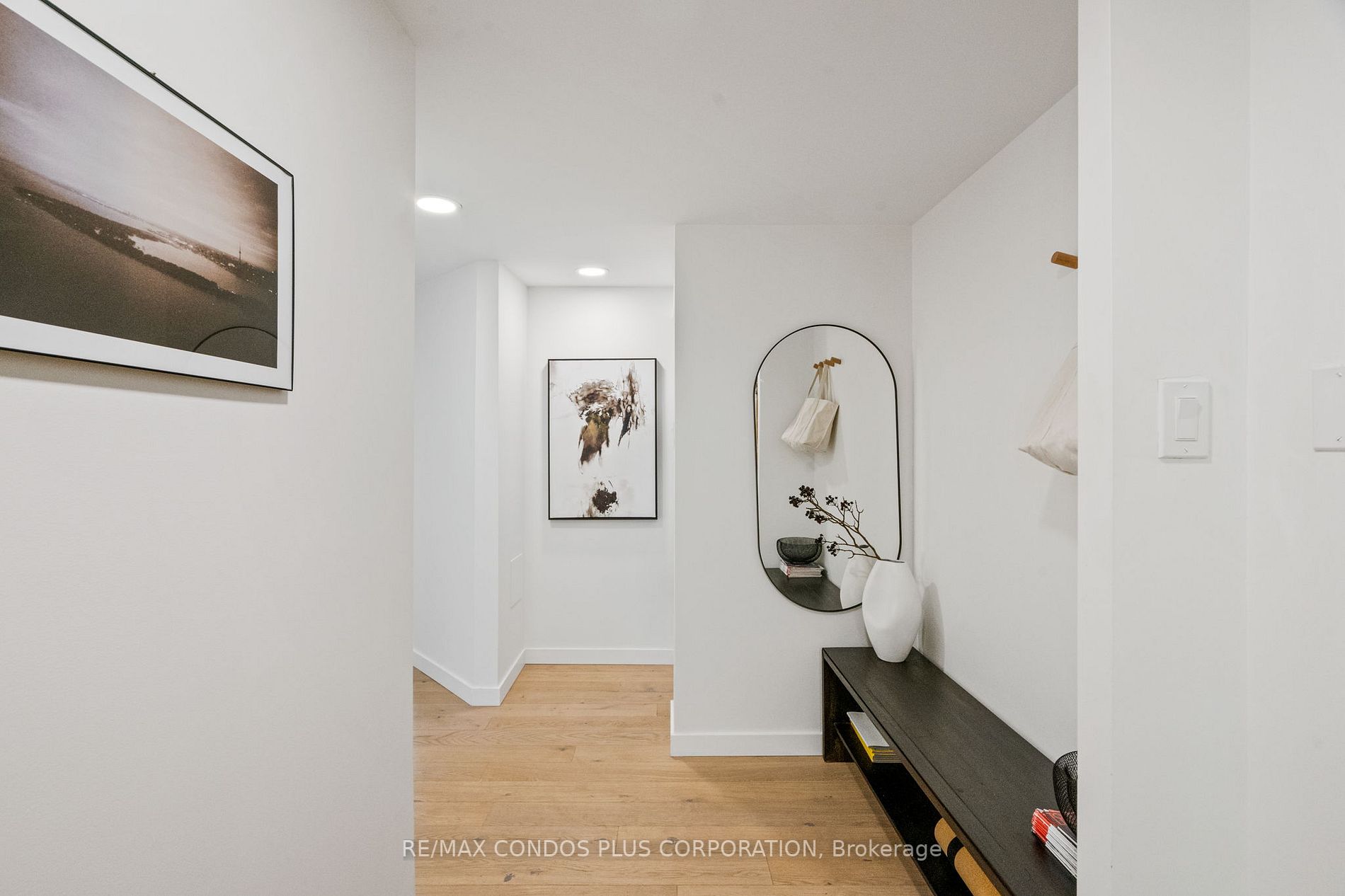 77 Harbour Sq, #502