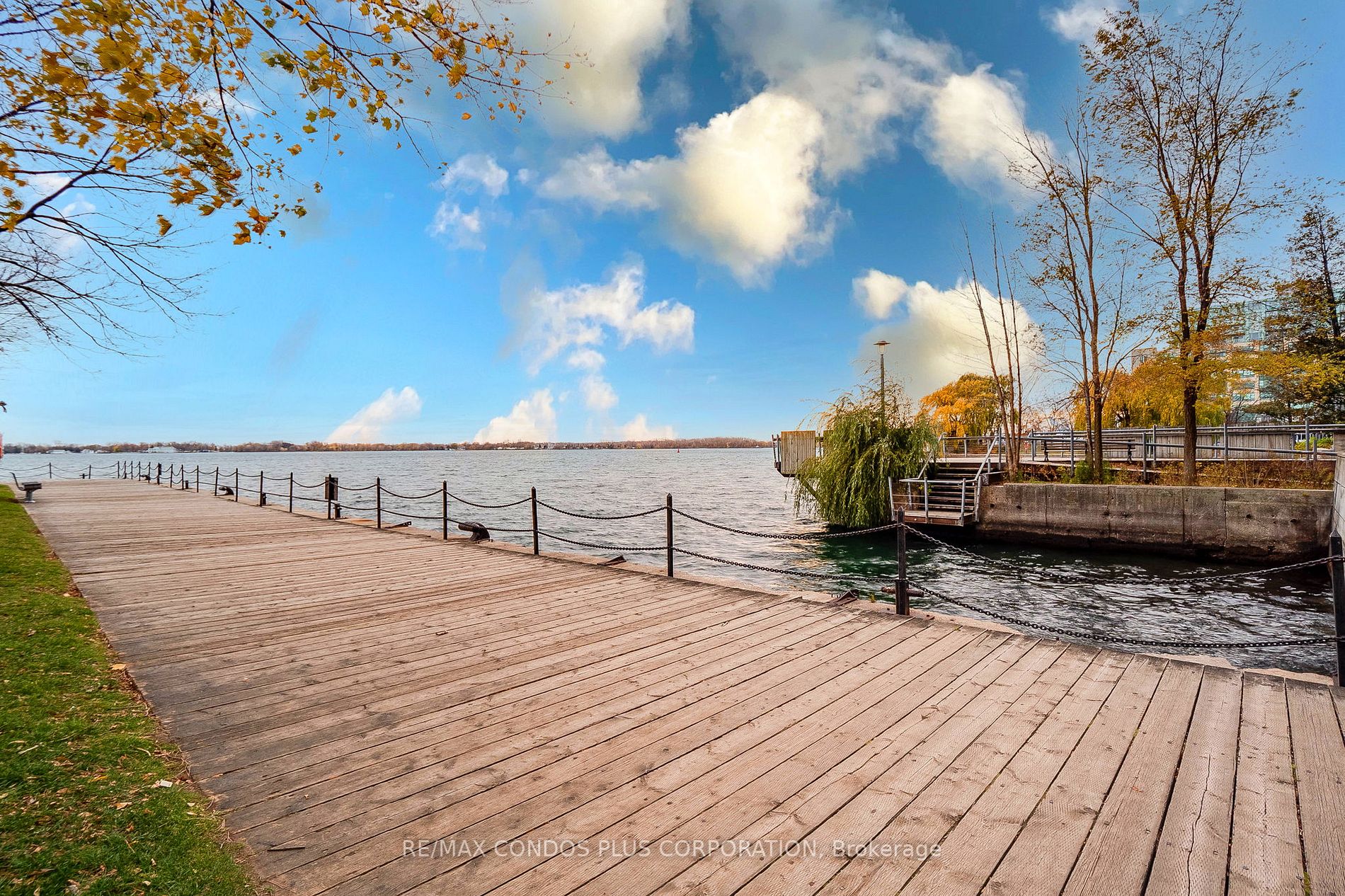 77 Harbour Sq, #502