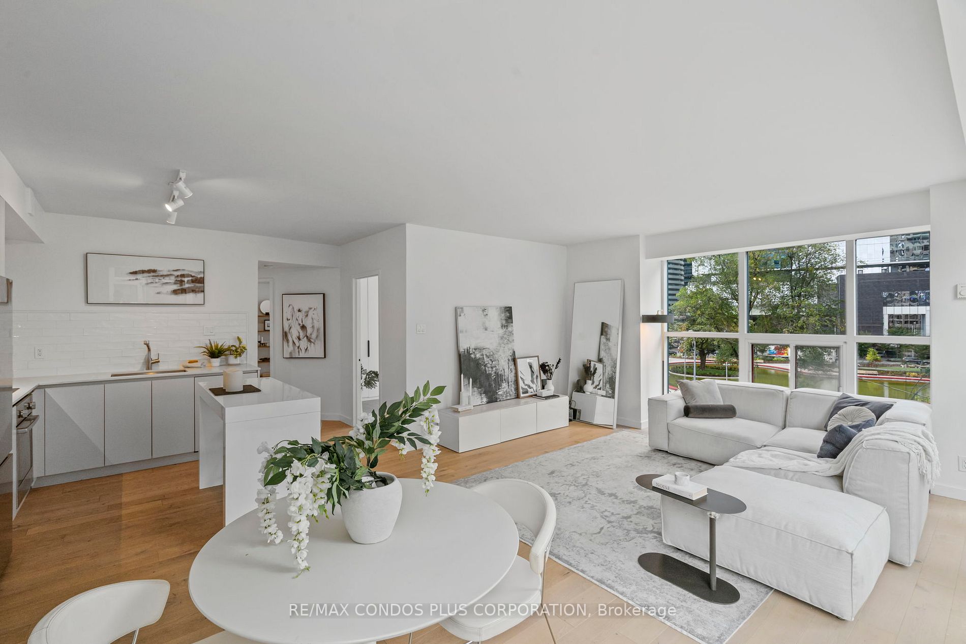77 Harbour Sq, #502
