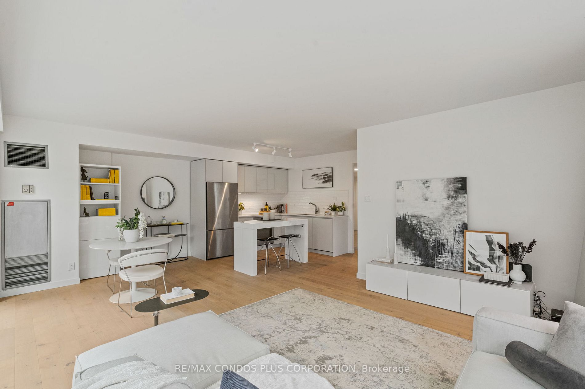 77 Harbour Sq, #502