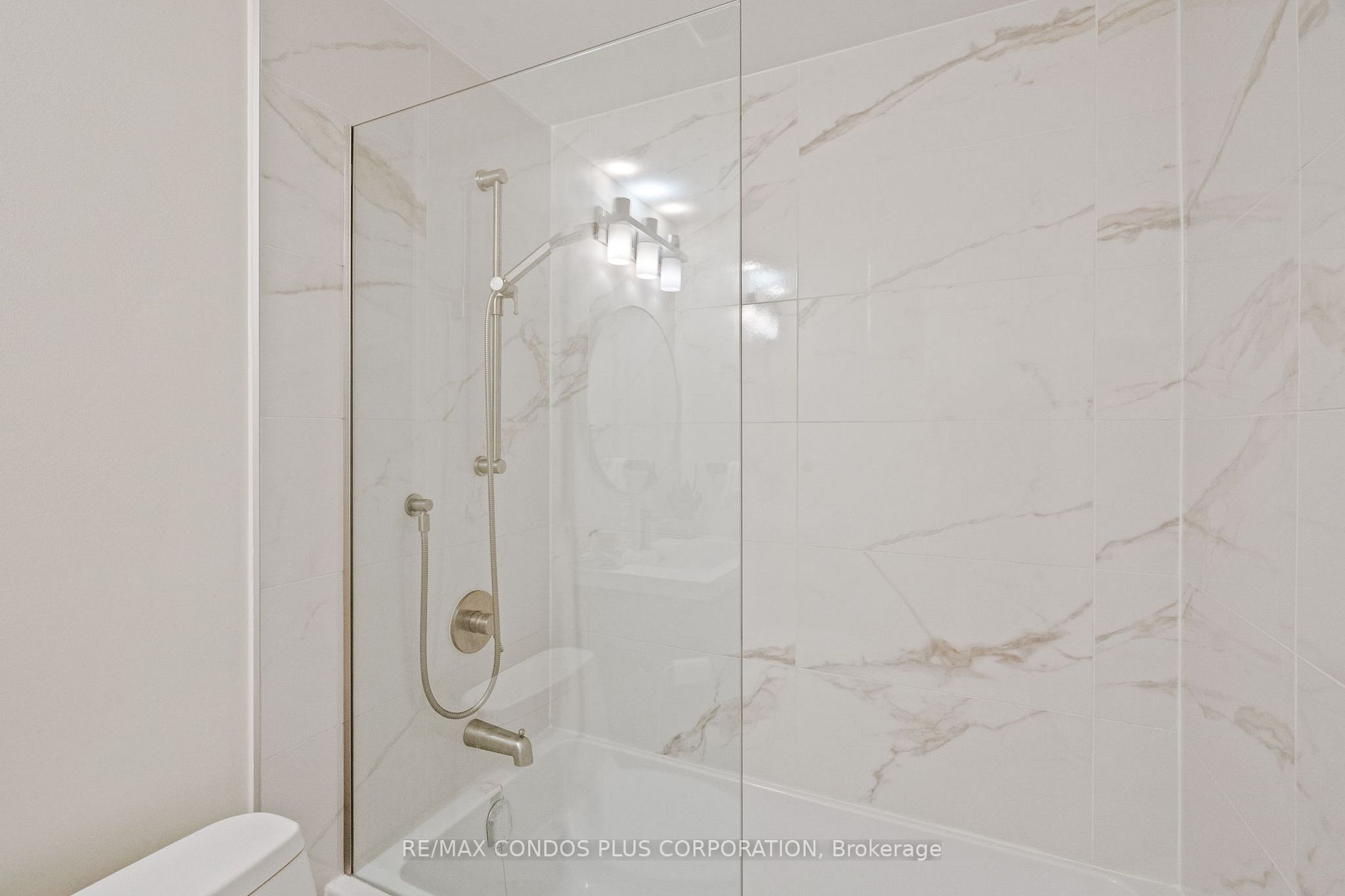 77 Harbour Sq, #502