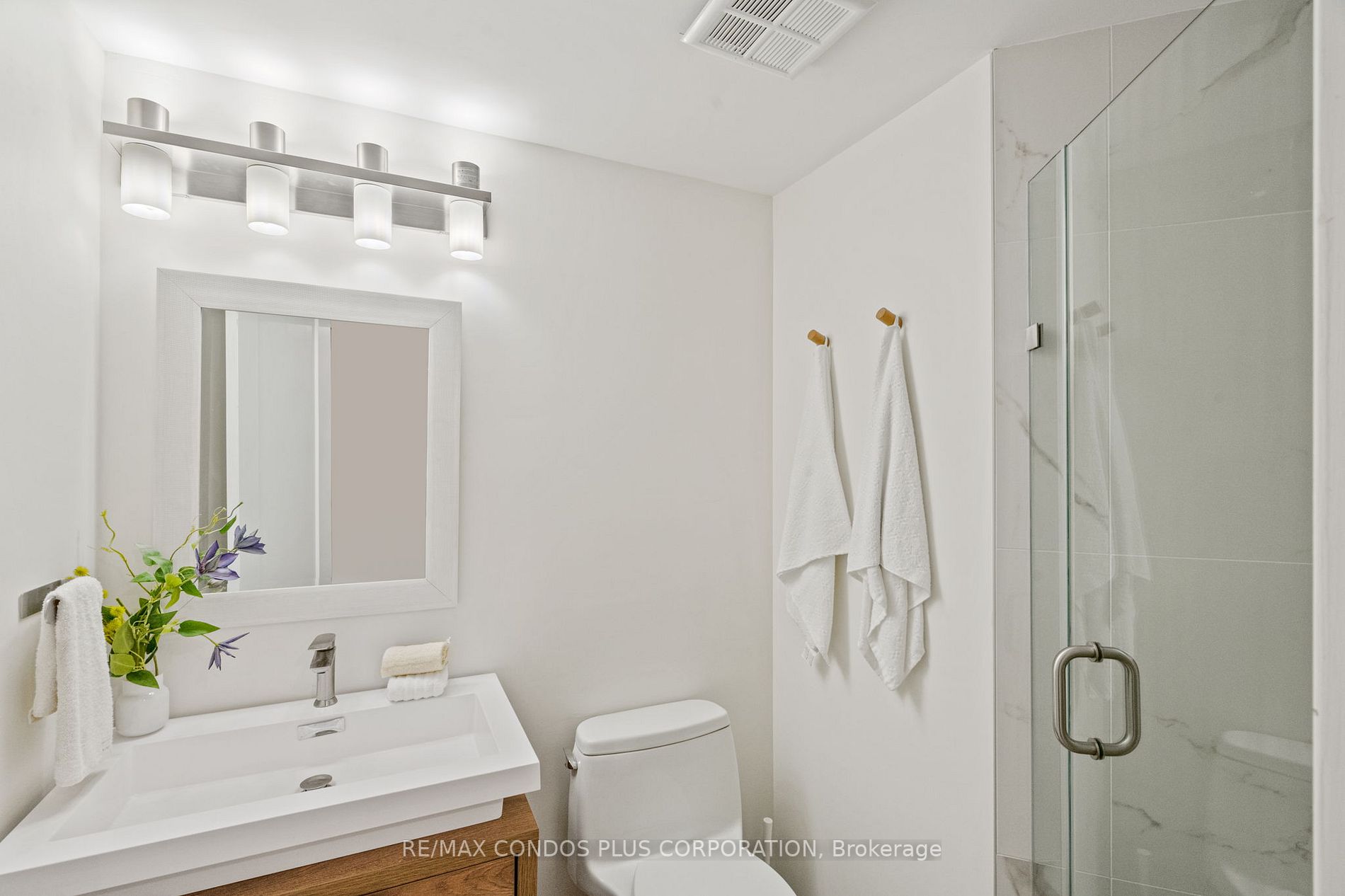 77 Harbour Sq, #502