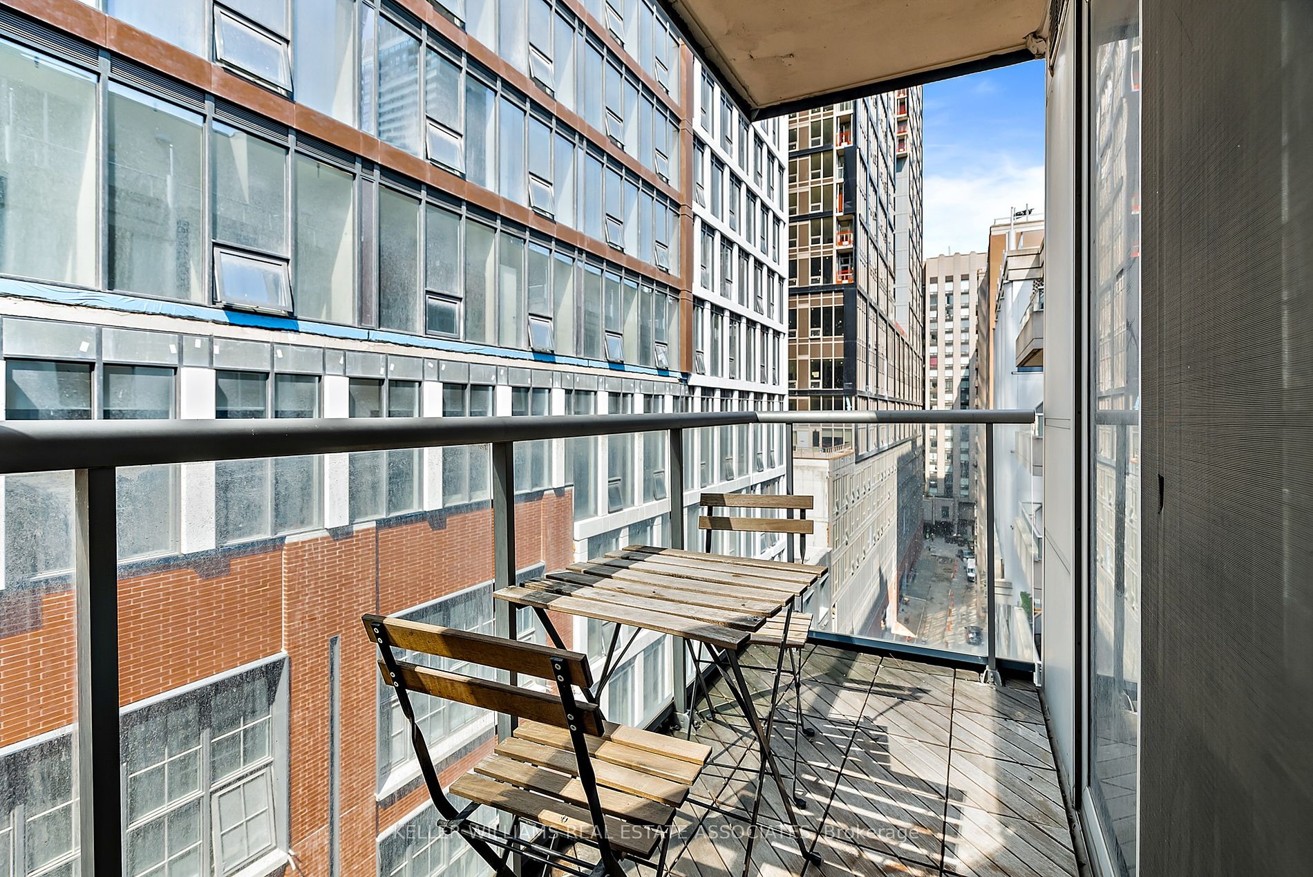 270 Wellington St W, #1120