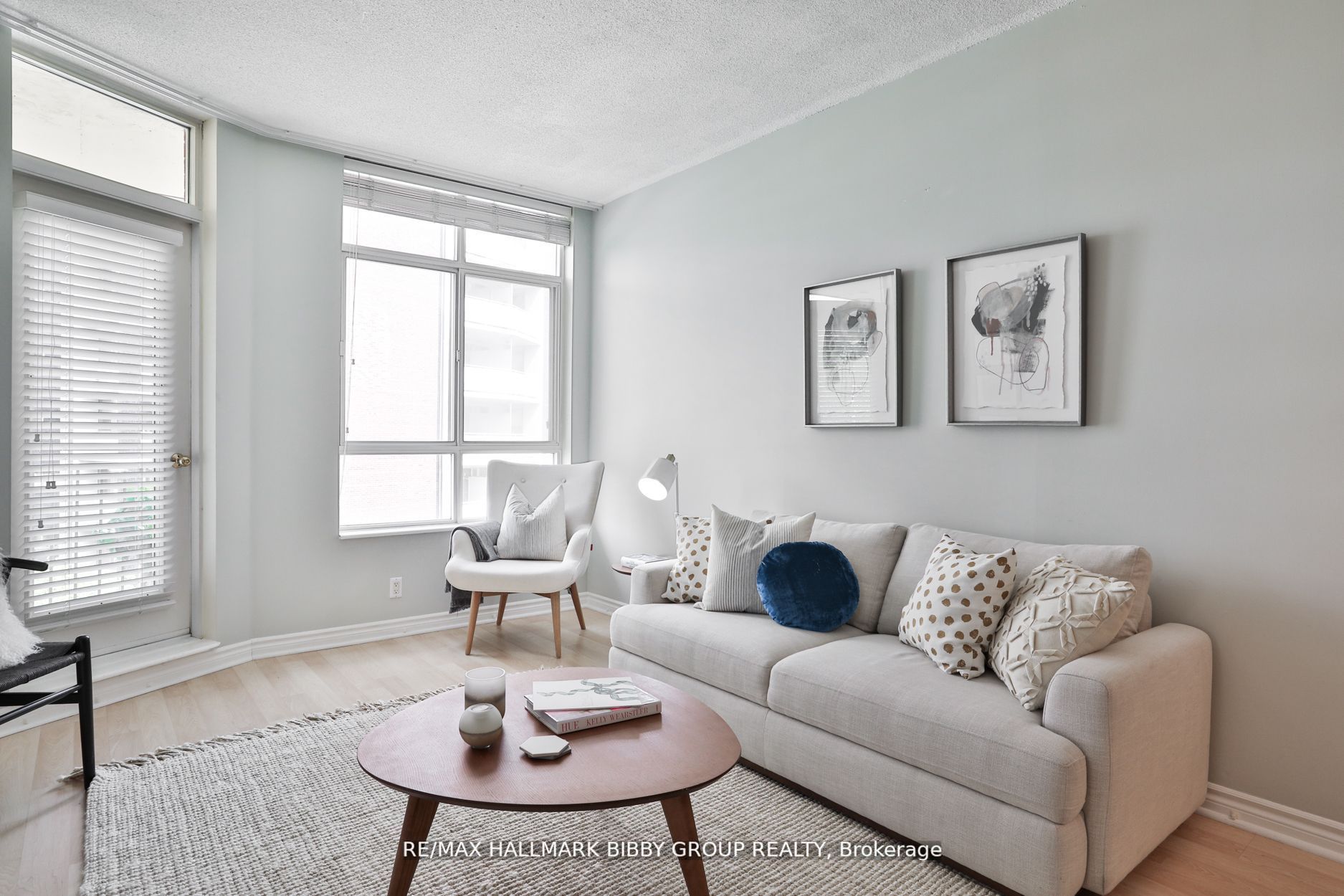 1 Deer Park Cres, #401