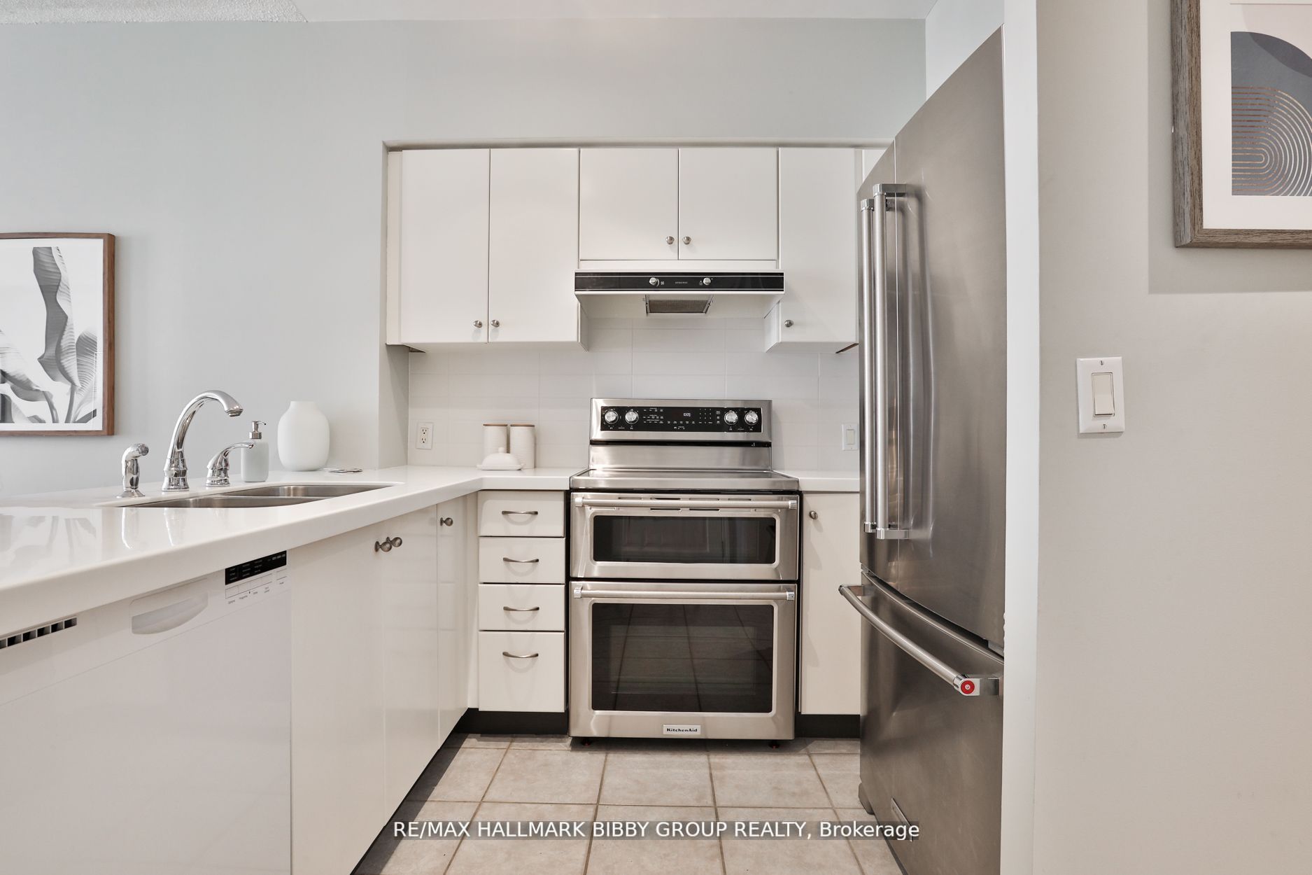 1 Deer Park Cres, #401