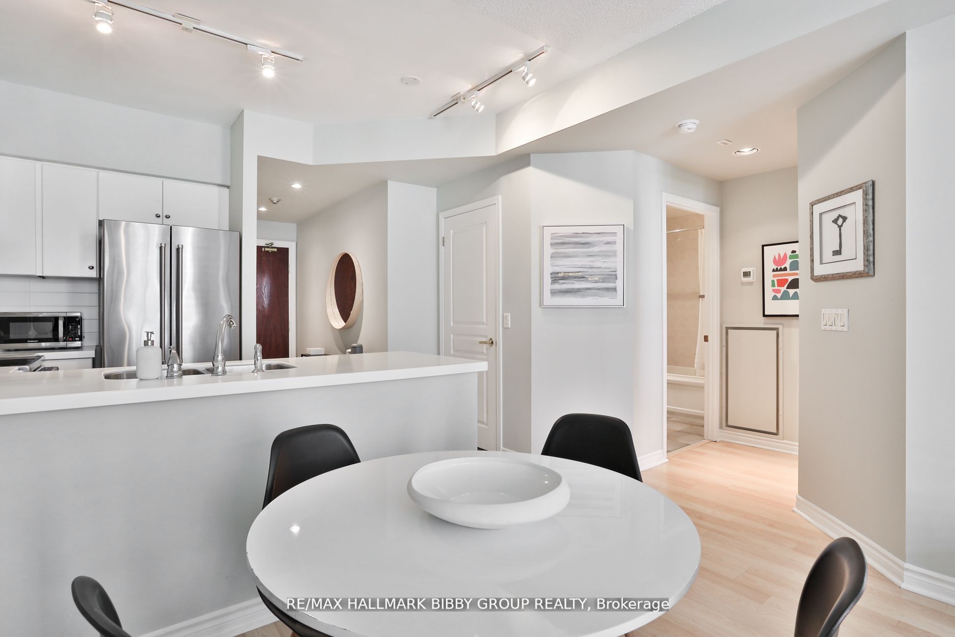 1 Deer Park Cres, #401