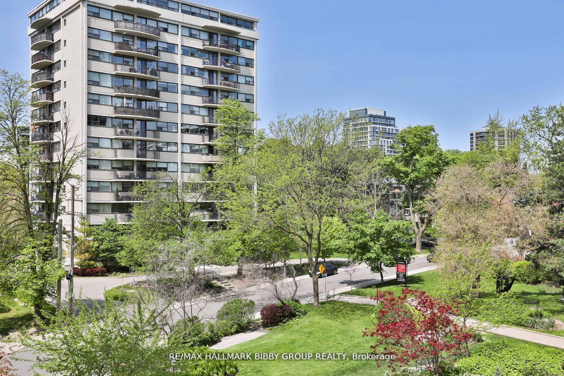 1 Deer Park Cres, #401