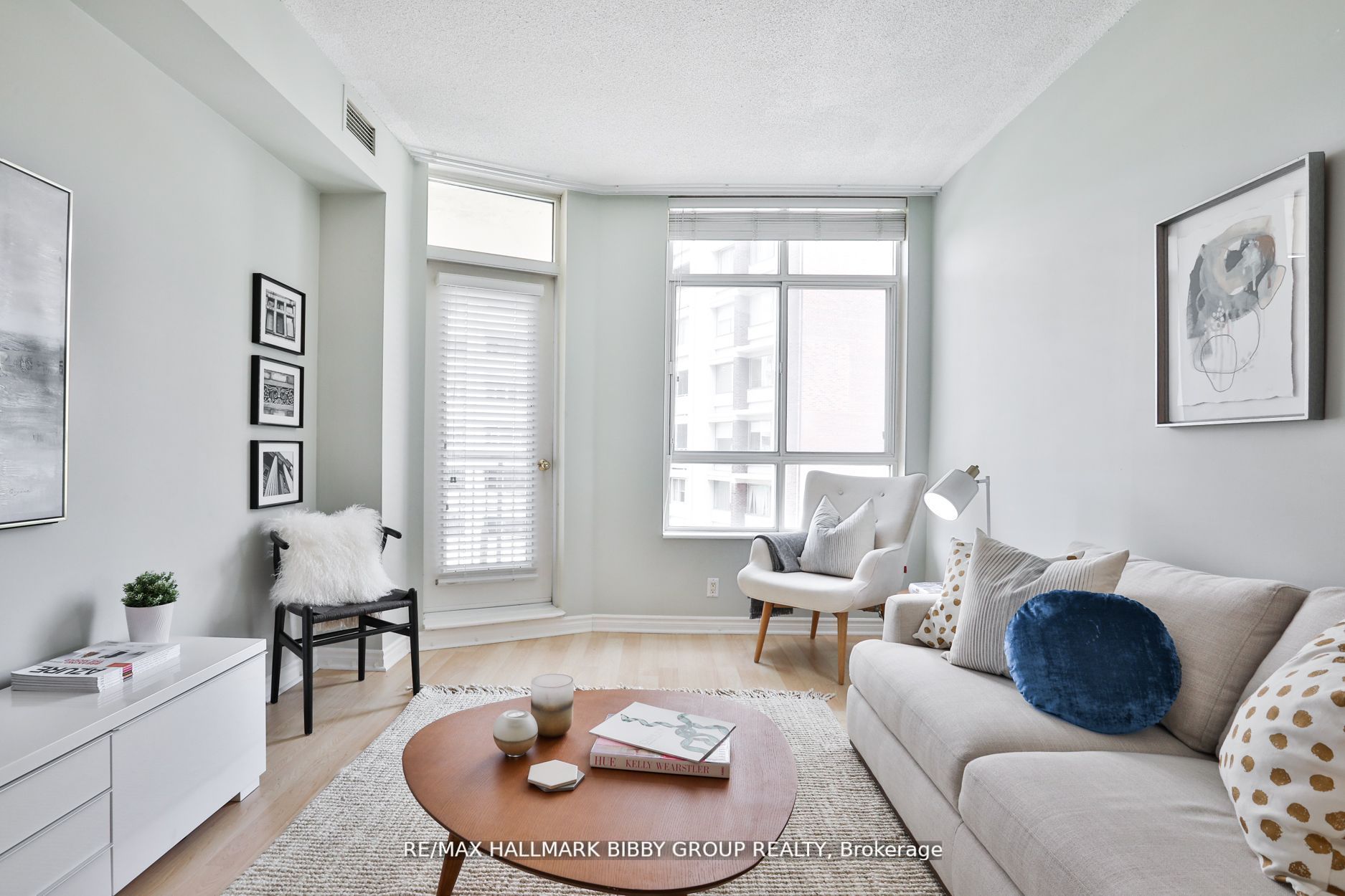 1 Deer Park Cres, #401