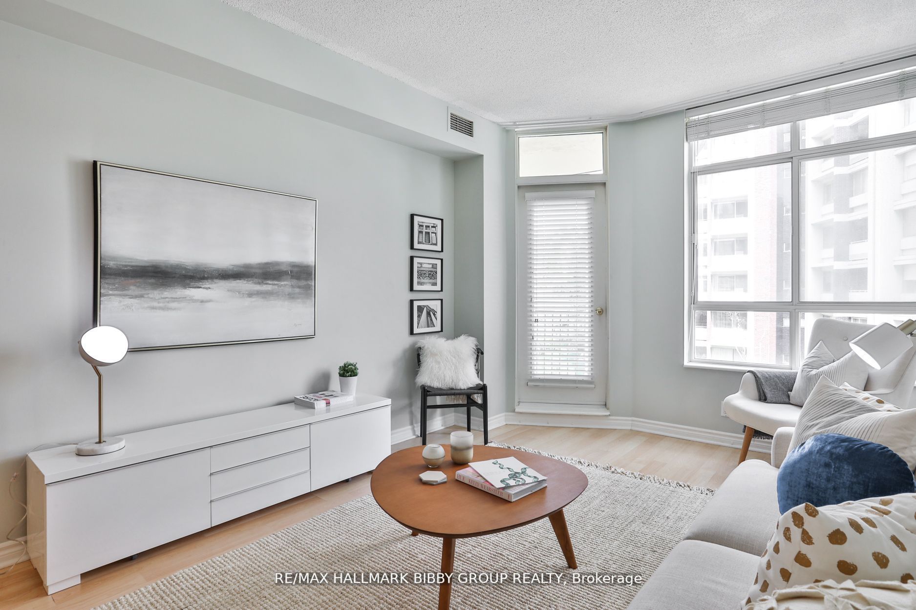 1 Deer Park Cres, #401