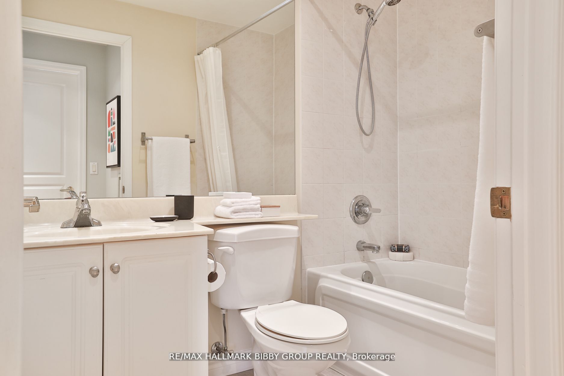 1 Deer Park Cres, #401