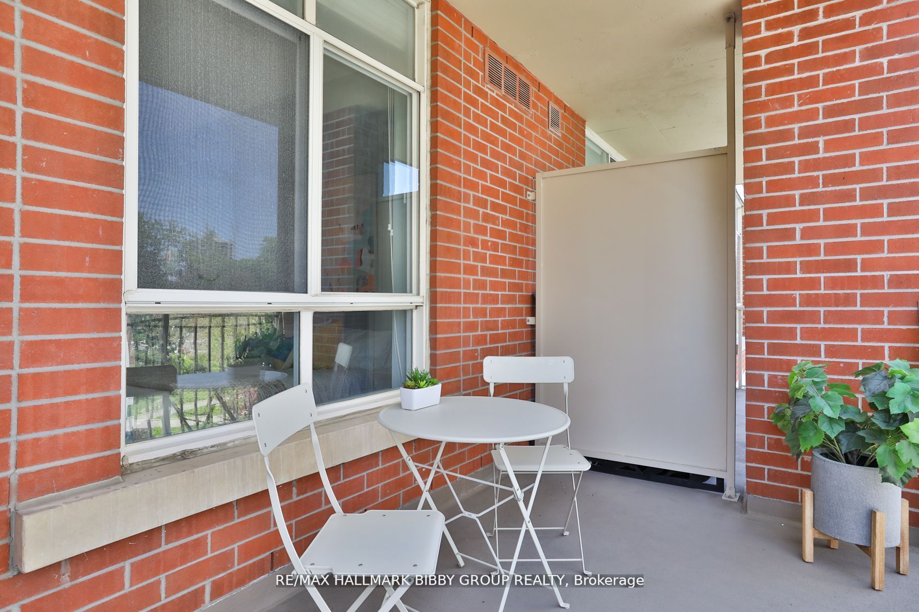 1 Deer Park Cres, #401