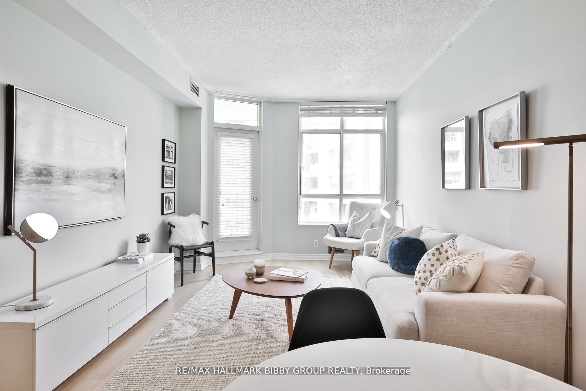 1 Deer Park Cres, #401