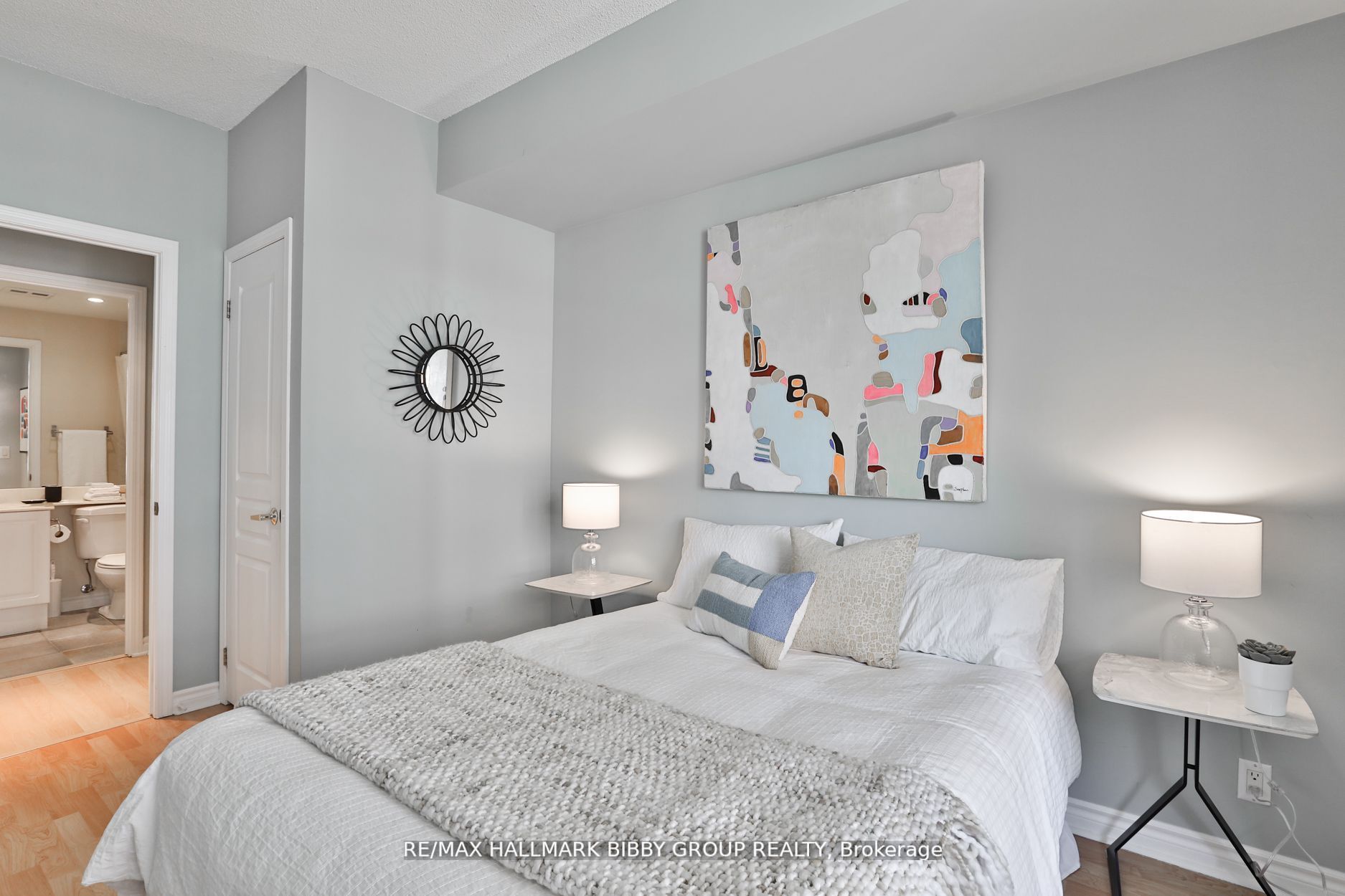 1 Deer Park Cres, #401