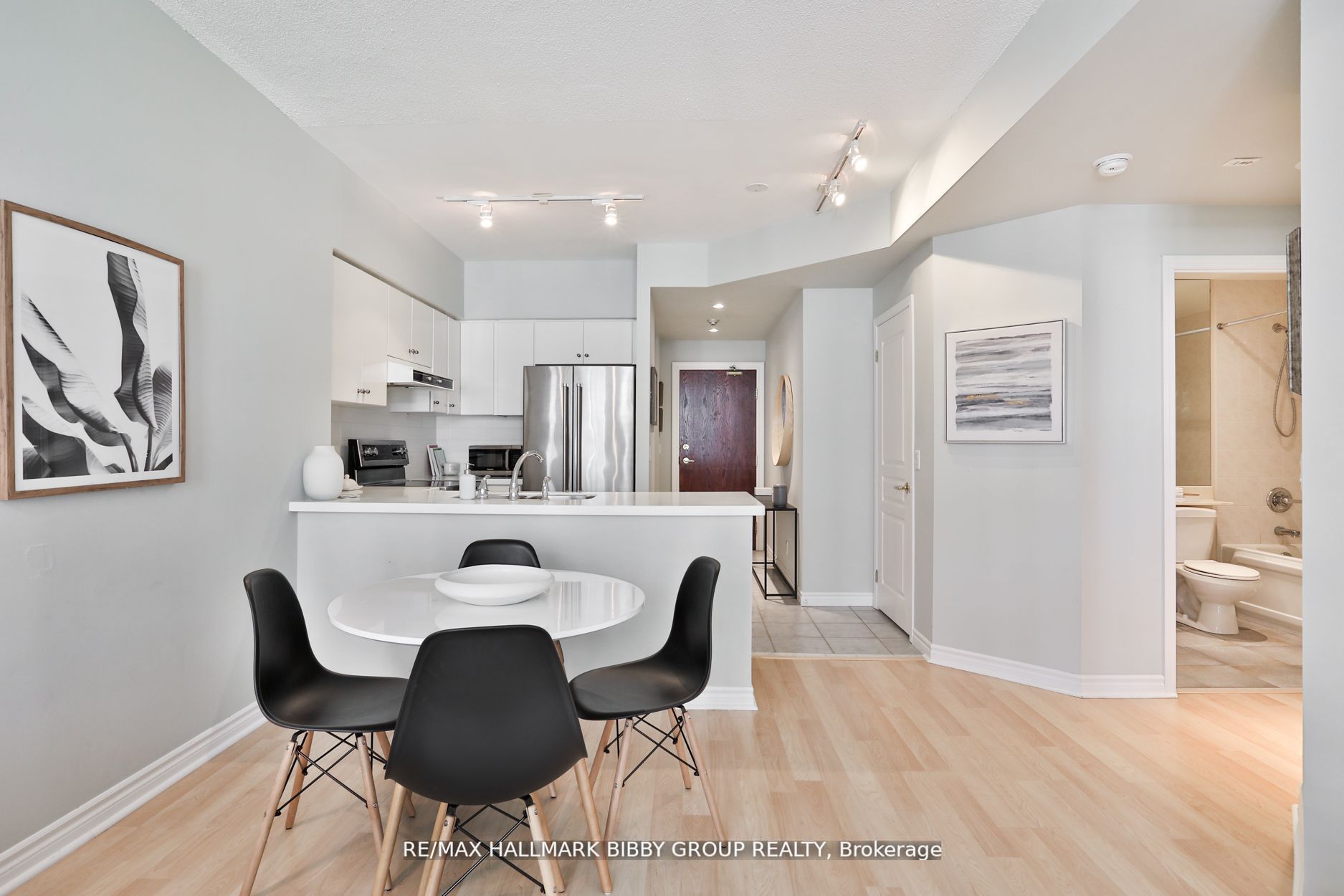 1 Deer Park Cres, #401