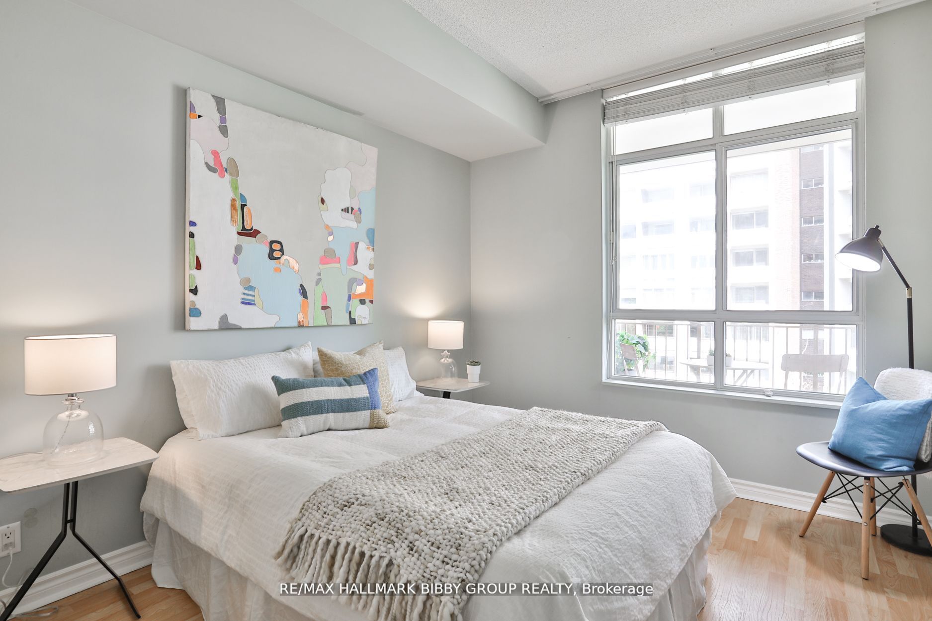 1 Deer Park Cres, #401