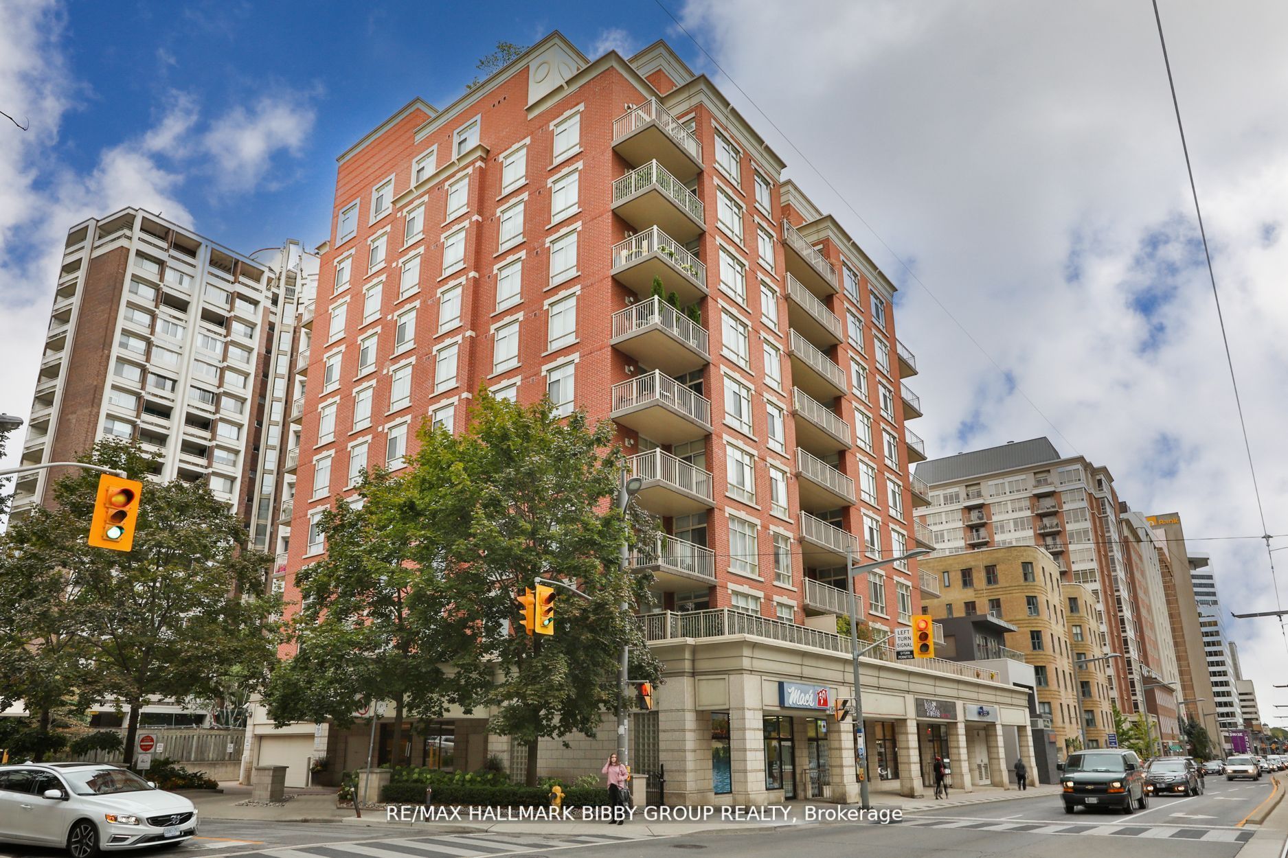 1 Deer Park Cres, #401