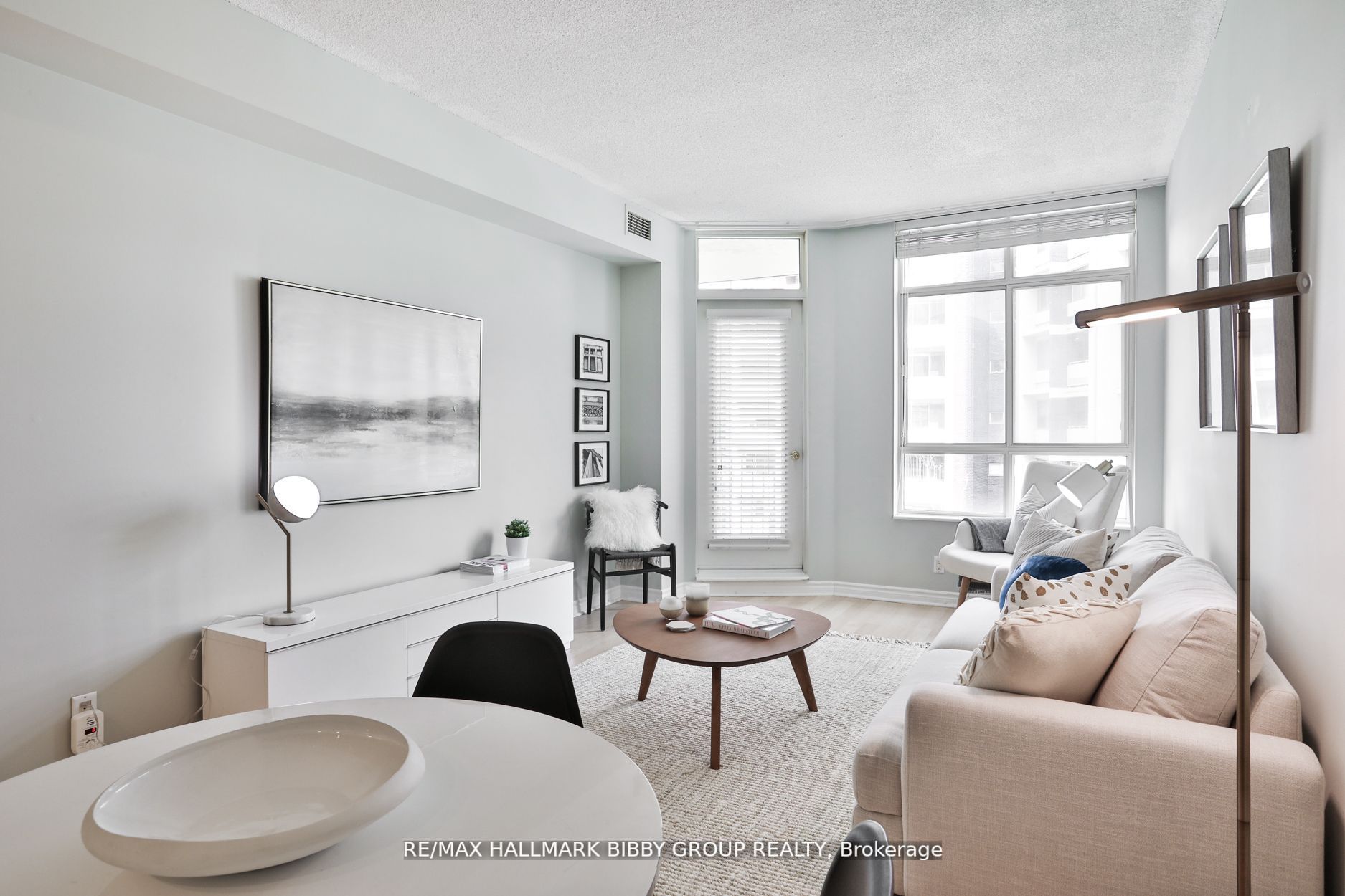 1 Deer Park Cres, #401