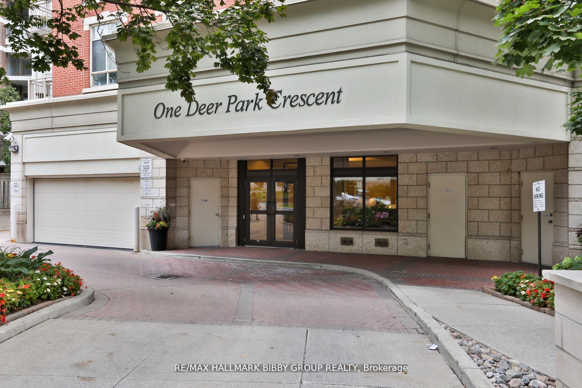 1 Deer Park Cres, #401