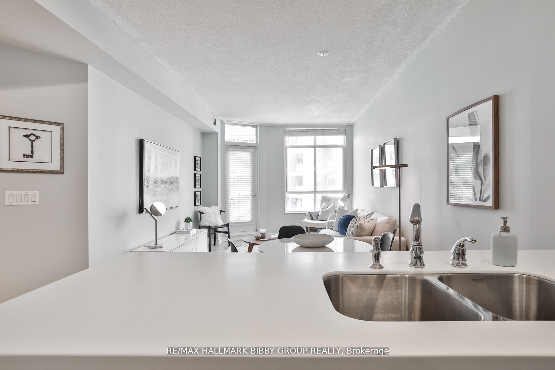 1 Deer Park Cres, #401