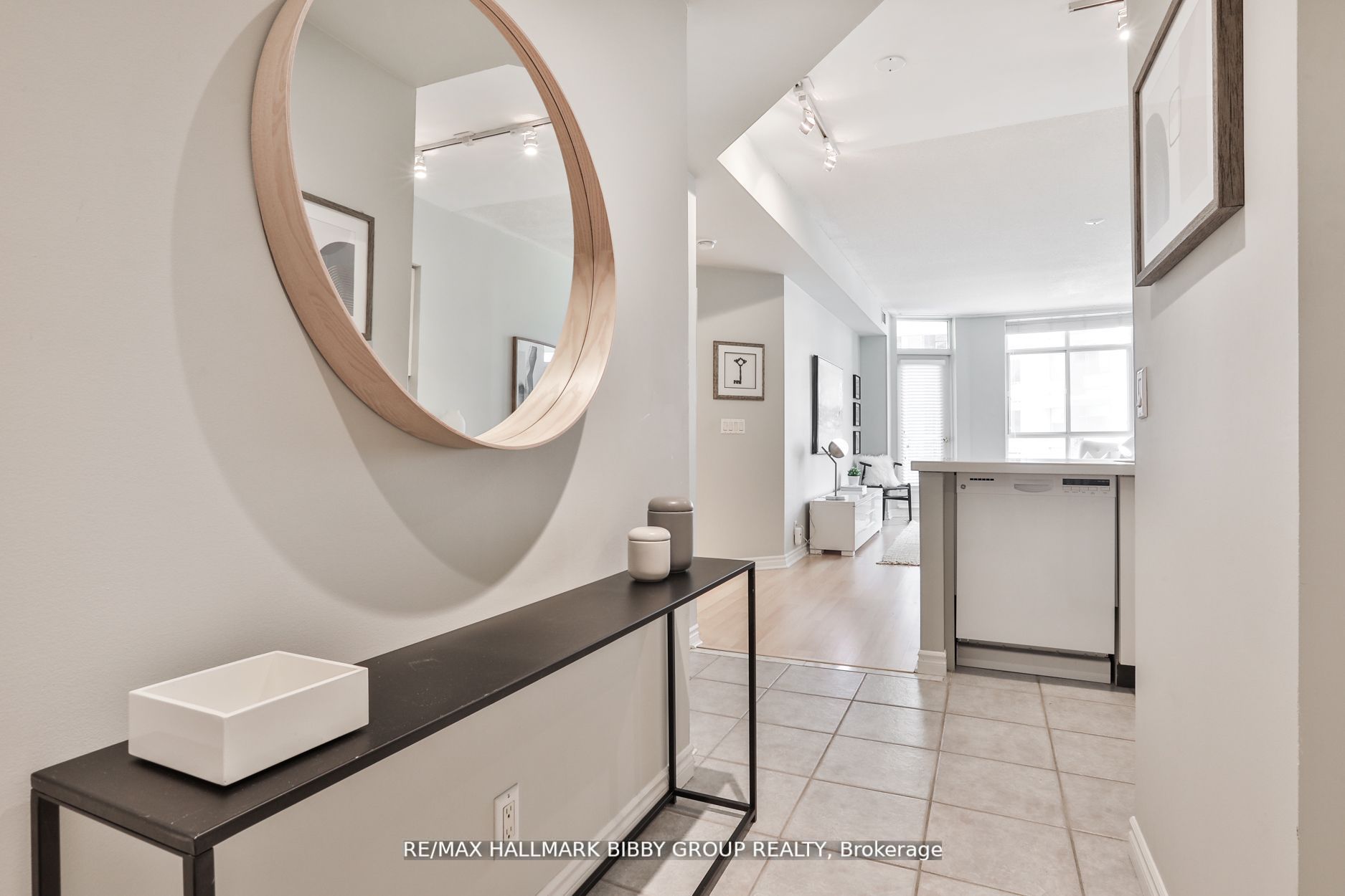 1 Deer Park Cres, #401