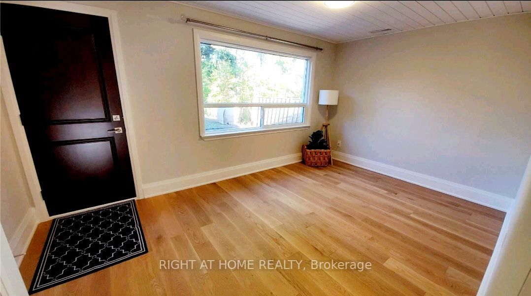 57 Ravenscroft Circ, #Bsmt