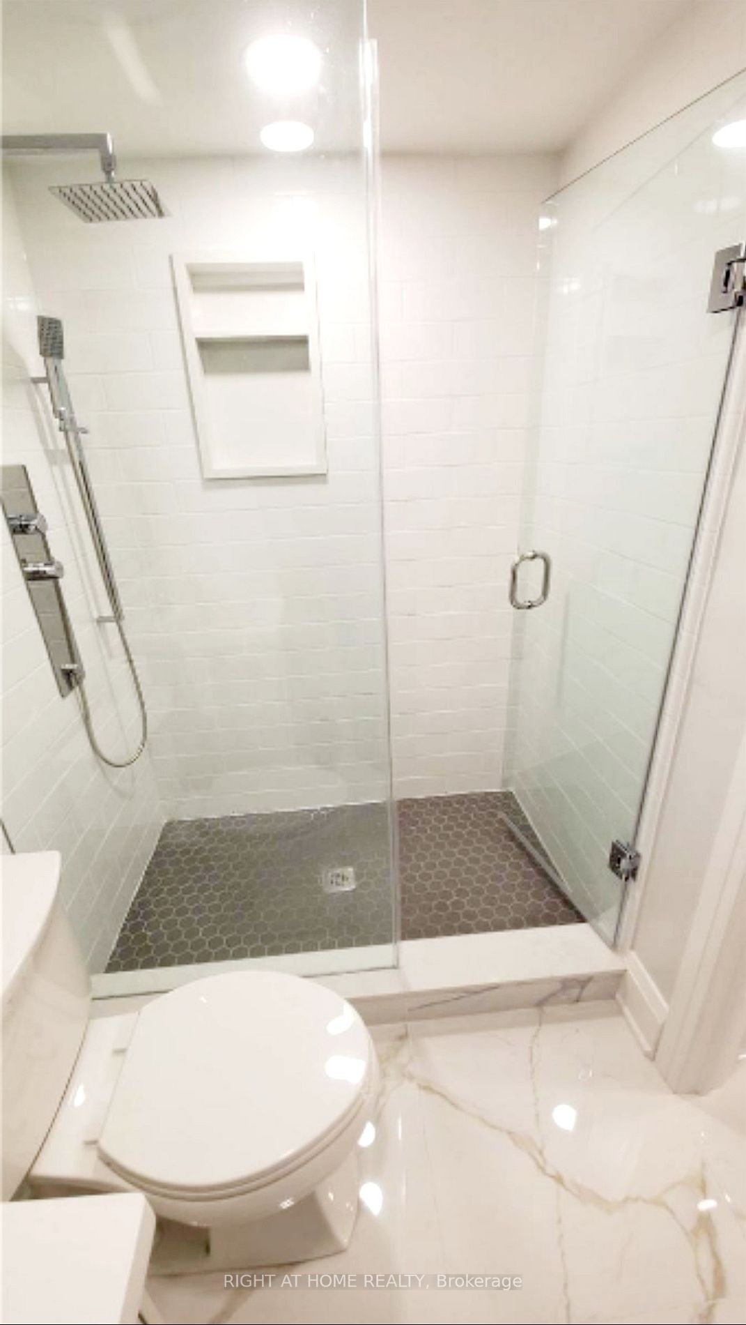 57 Ravenscroft Circ, #Bsmt