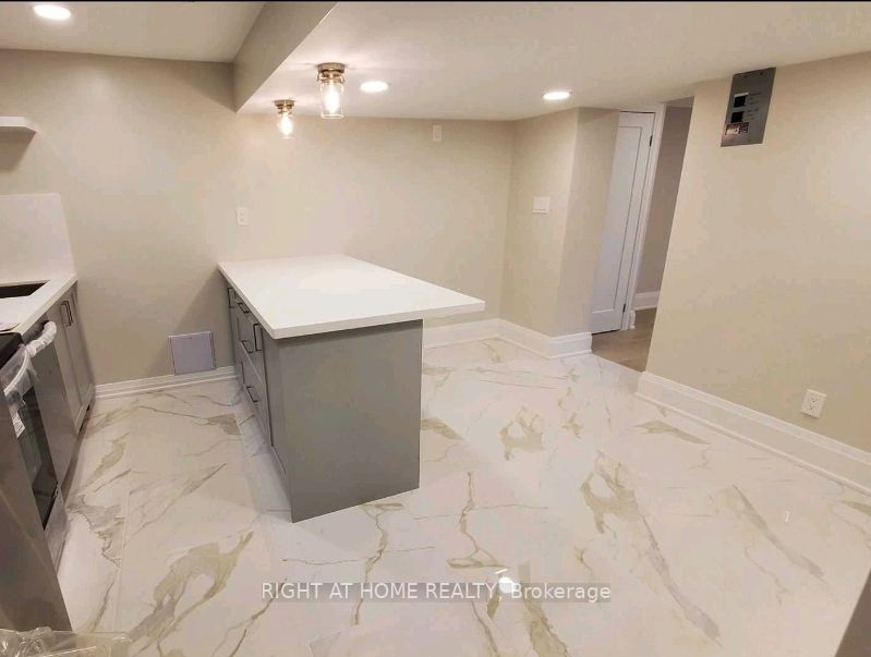 57 Ravenscroft Circ, #Bsmt