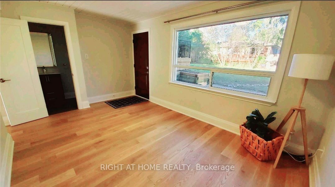 57 Ravenscroft Circ, #Bsmt