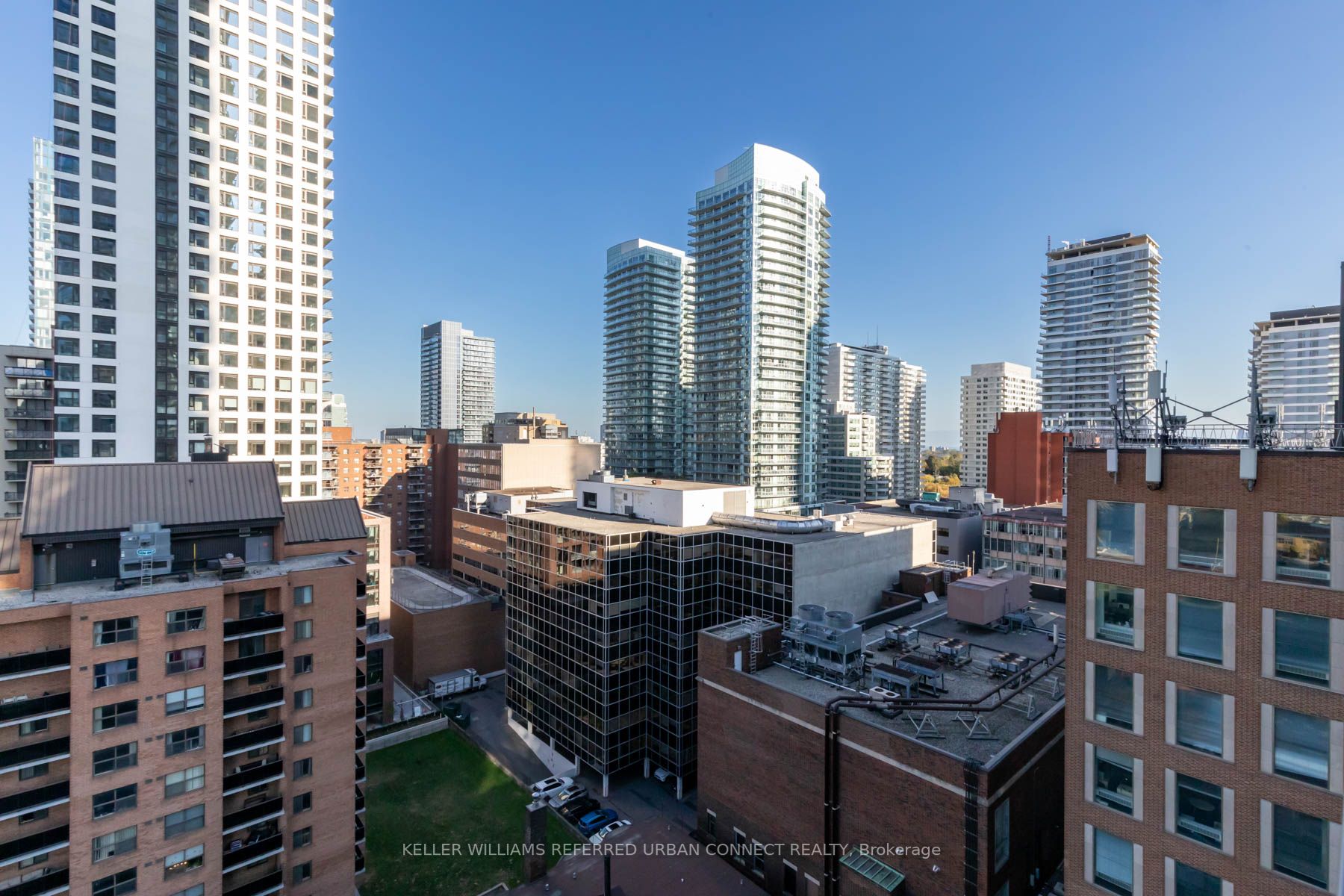 39 Roehampton Ave, #1101
