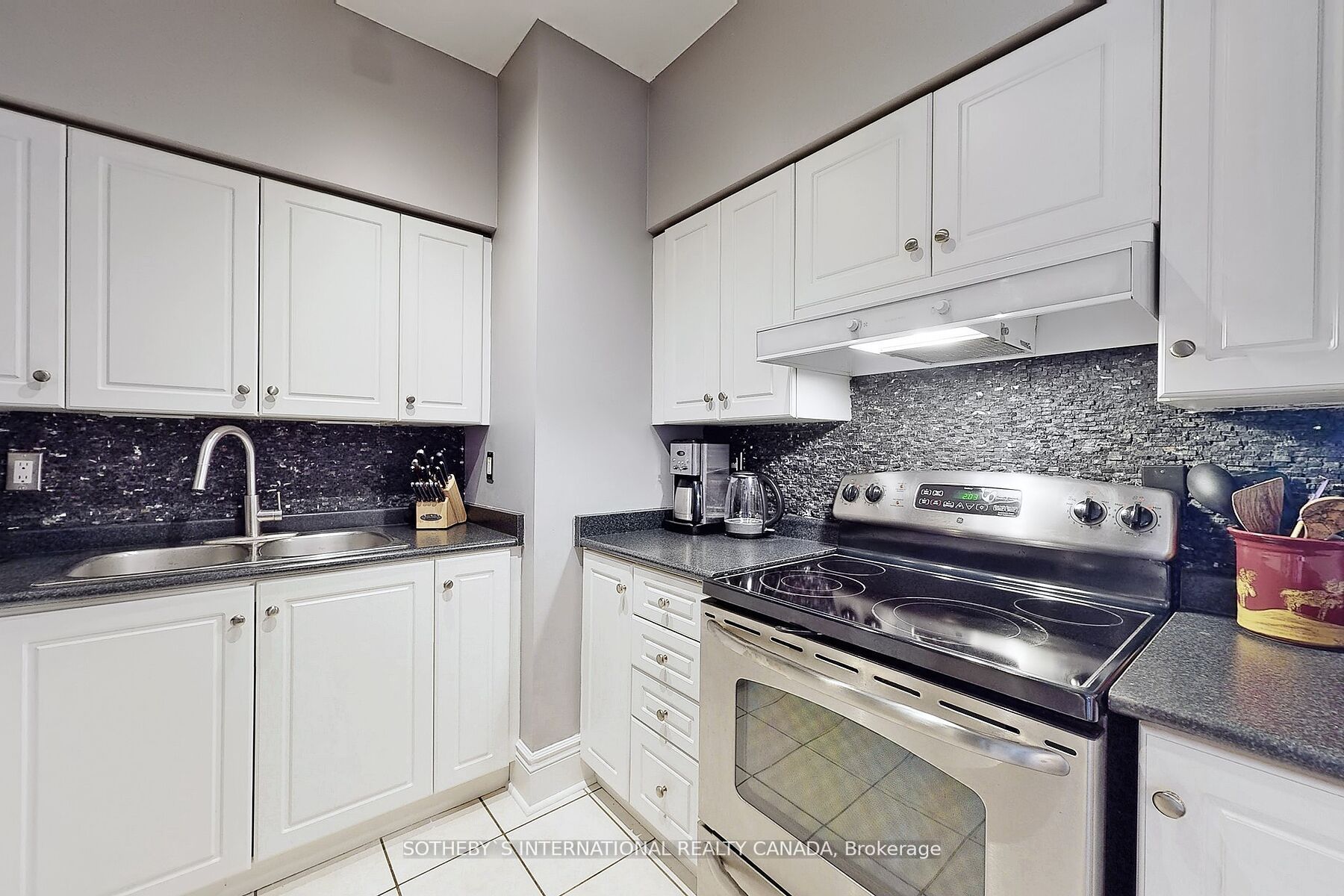 120 Lombard St, #606