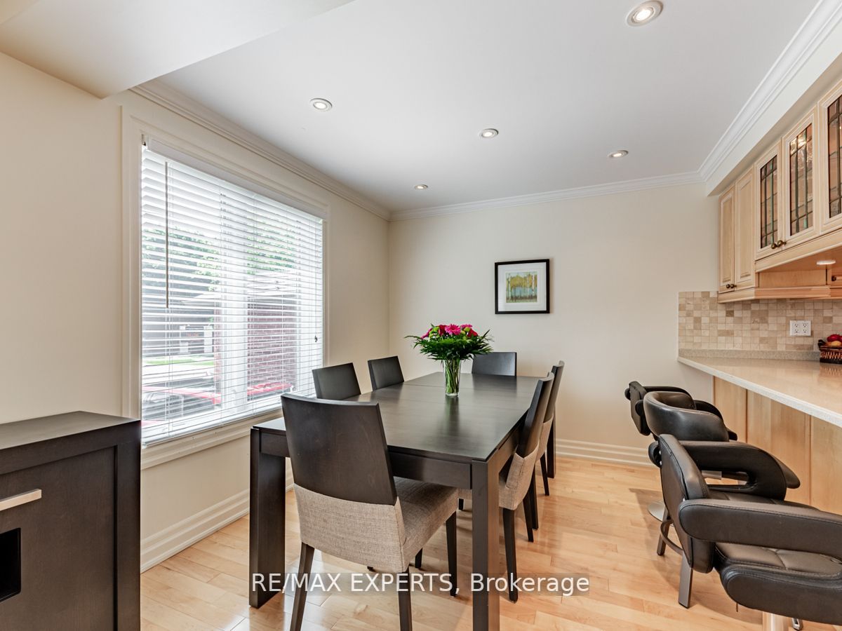 136 Chatsworth Dr