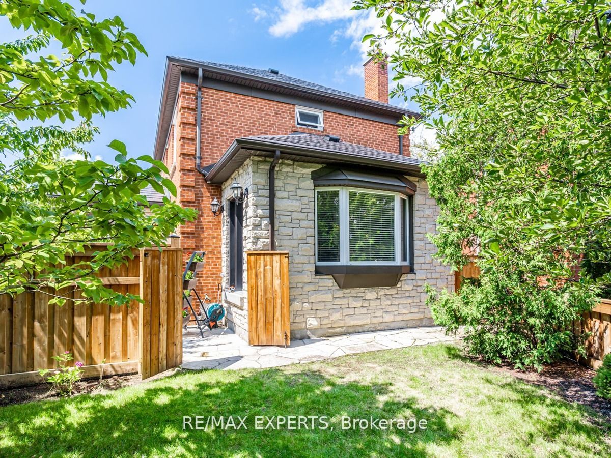 136 Chatsworth Dr