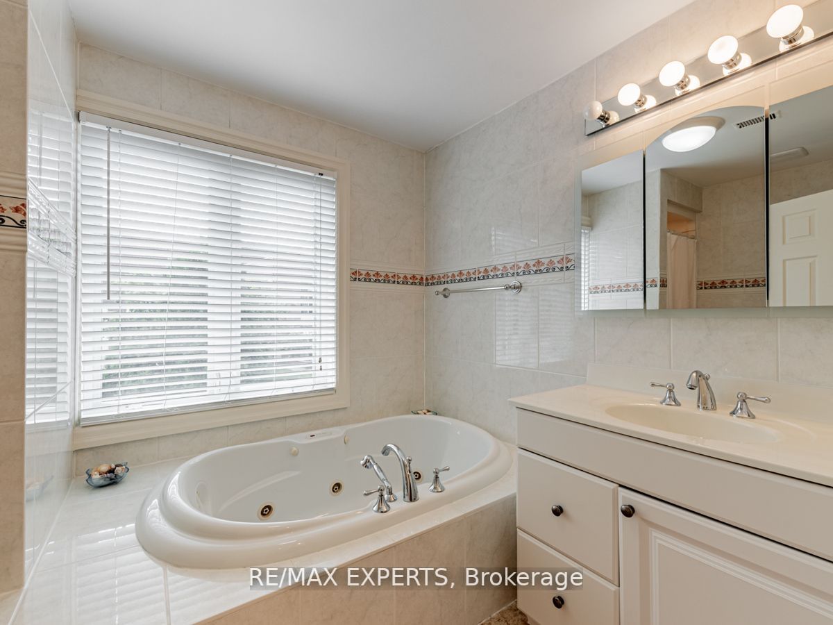 136 Chatsworth Dr