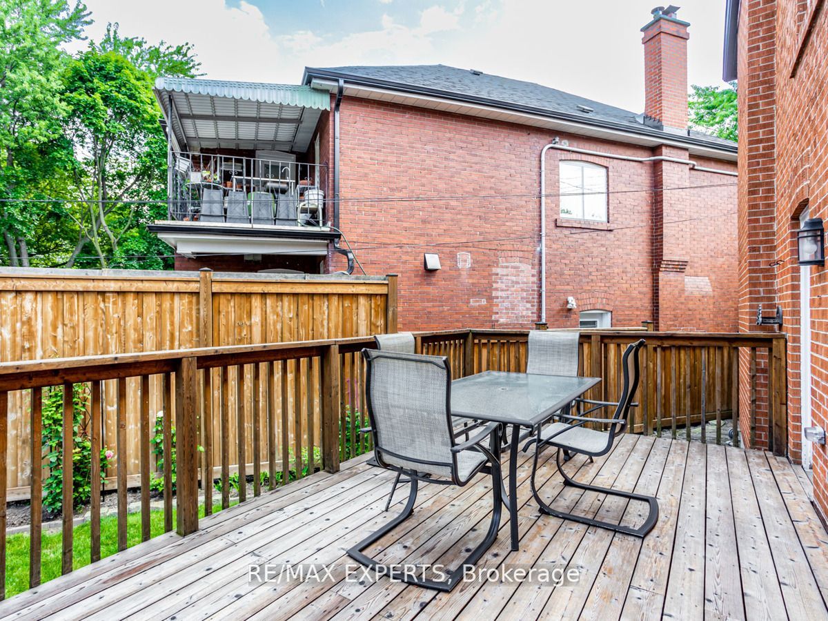 136 Chatsworth Dr
