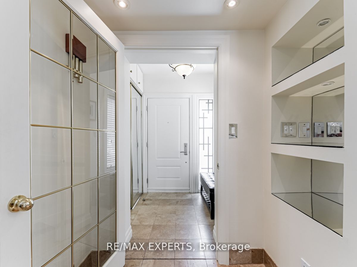 136 Chatsworth Dr